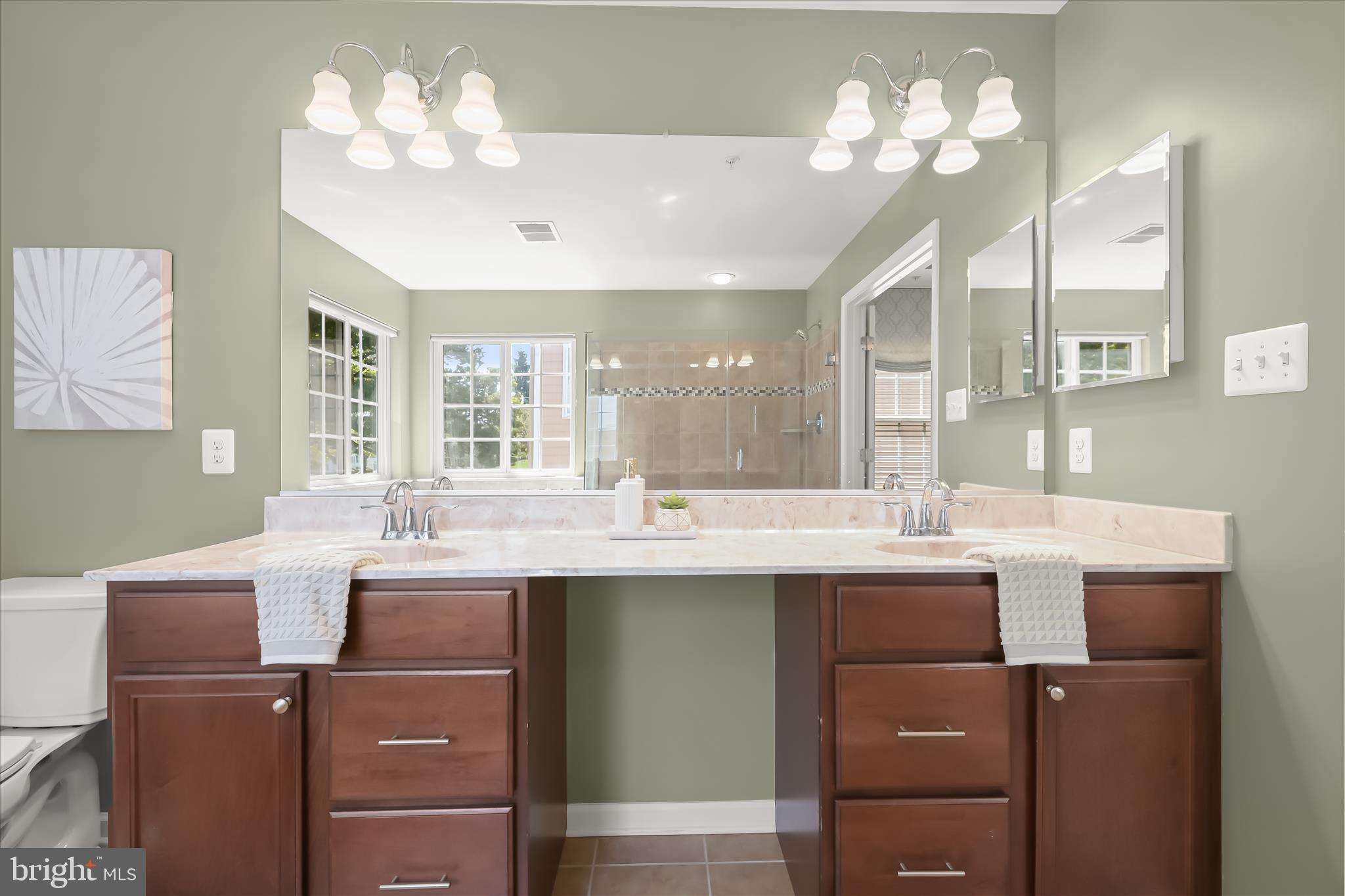 KINGS COVE - Residential