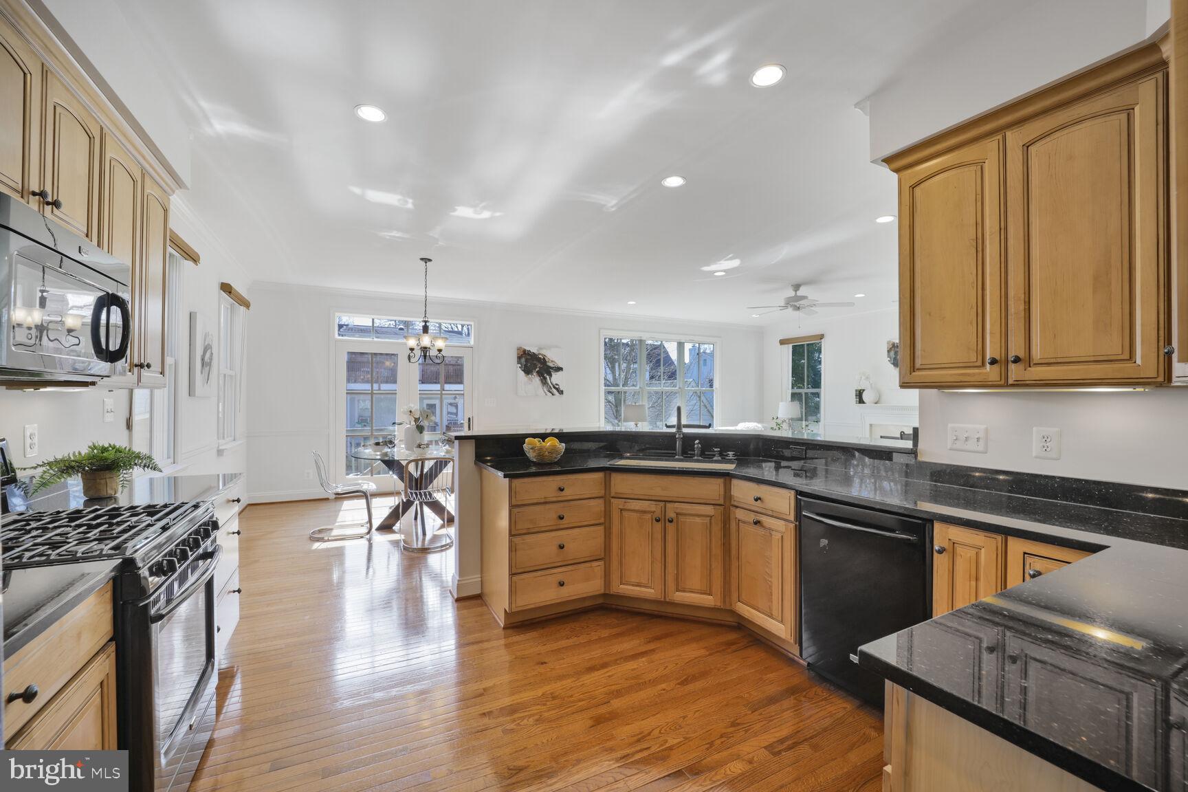 LEE HEIGHTS - Residential