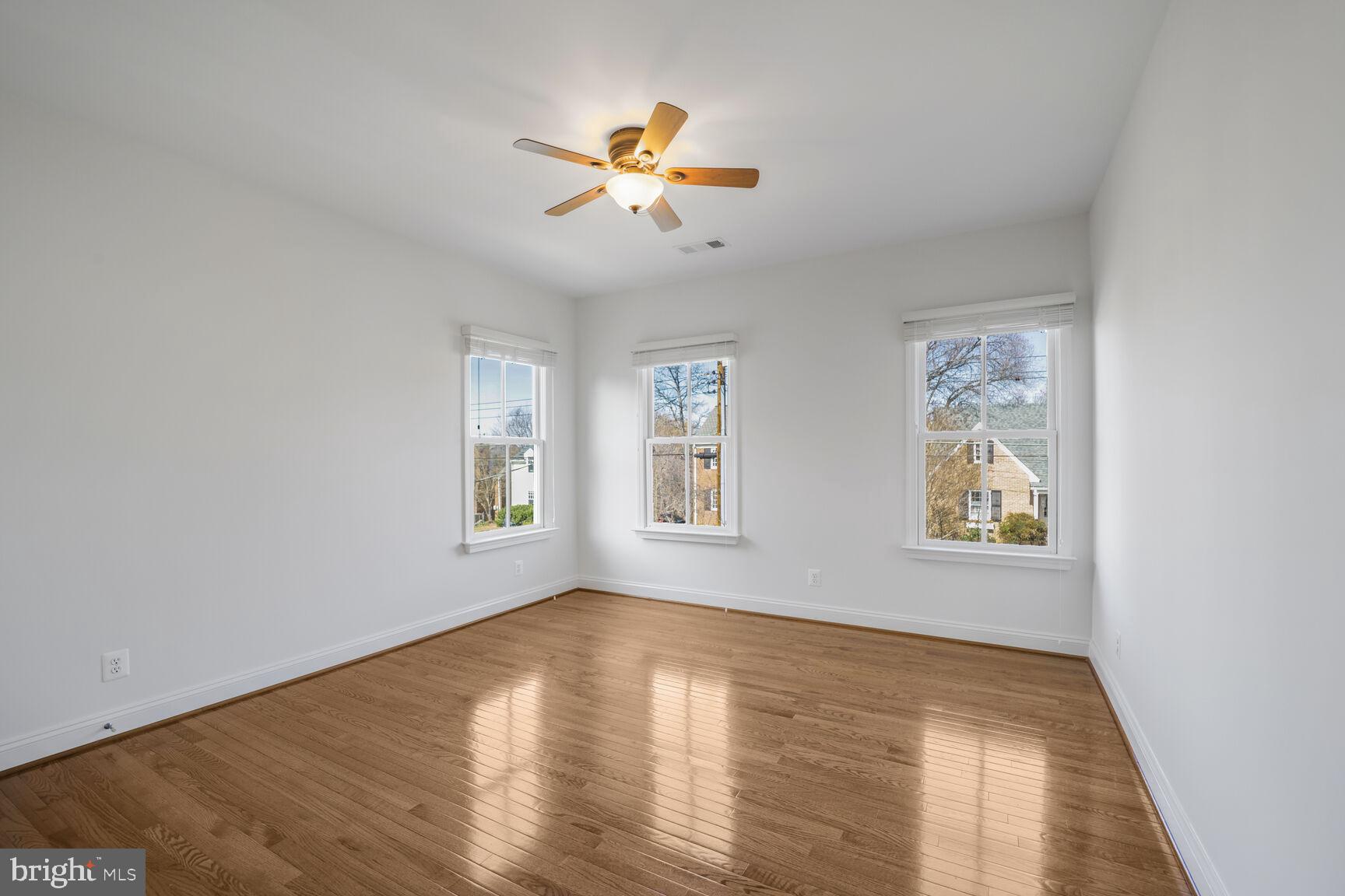 LEE HEIGHTS - Residential