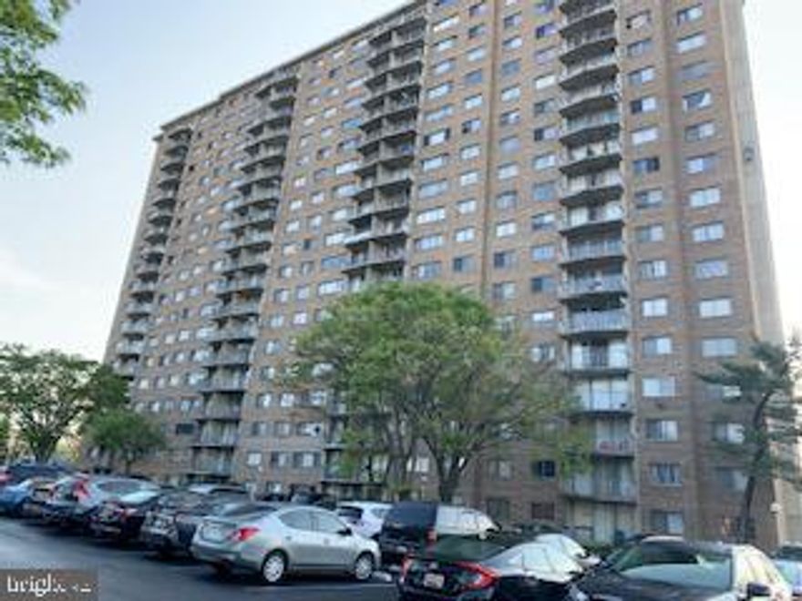 Amazing unit , fully updated, features 2 bedroom 2 full bathrooms,  hardwood floors  and   a garage parking space.  All utilities are included in the rent. Minutes away from the  MD University Campus  and public transportation. All applicants are well come.