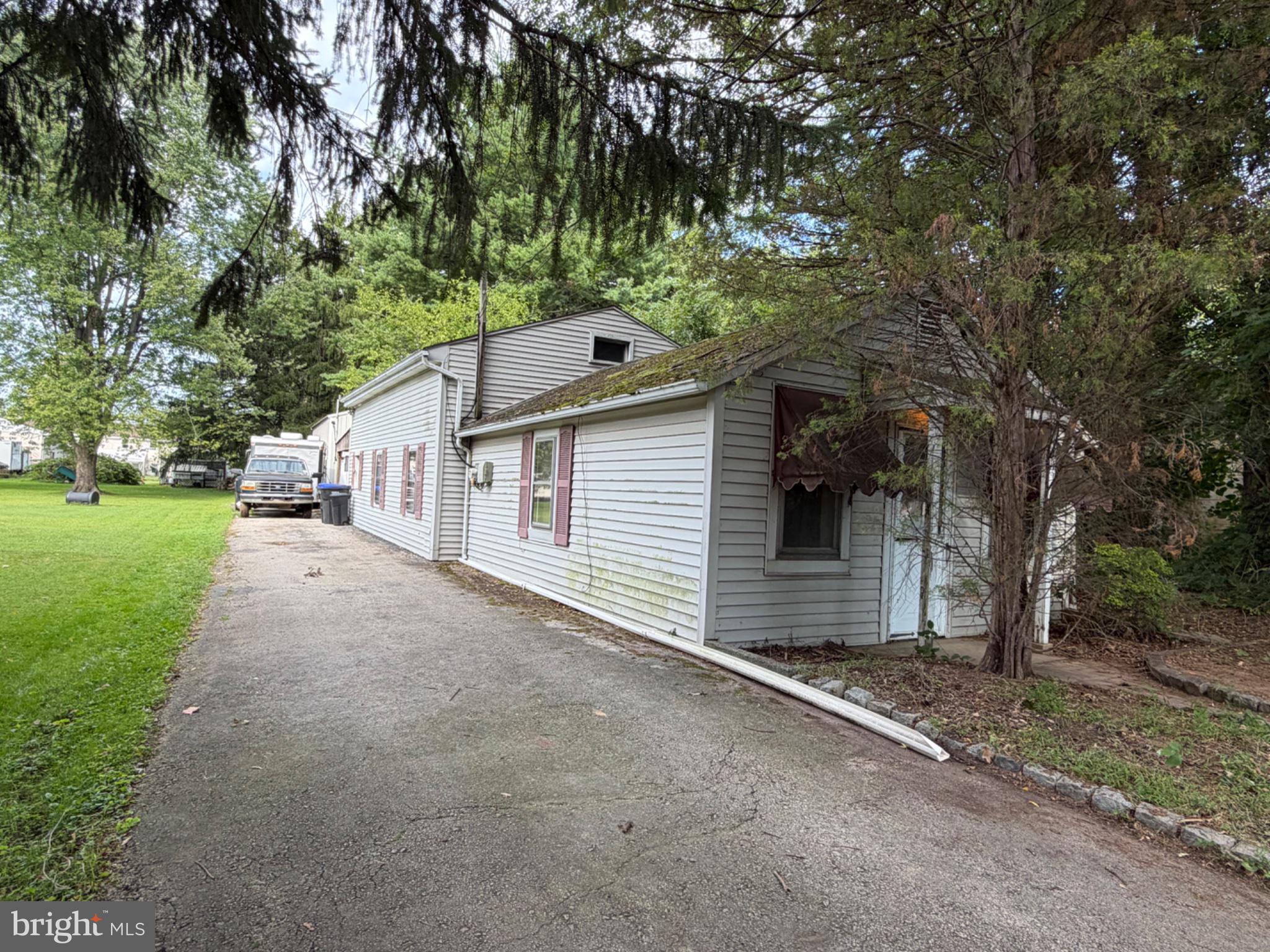 211 PERKIOMEN AVENUE