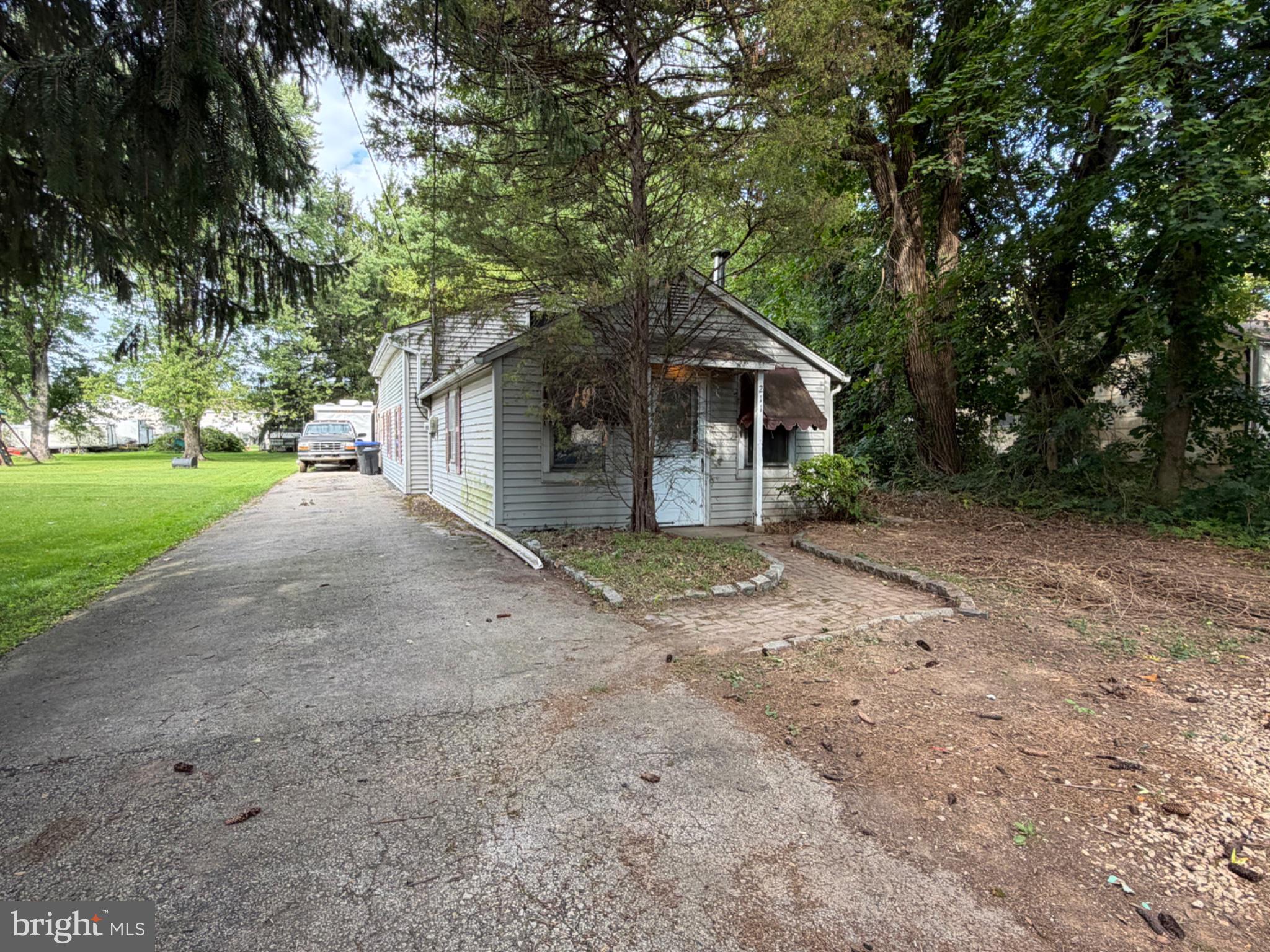 211 PERKIOMEN AVENUE