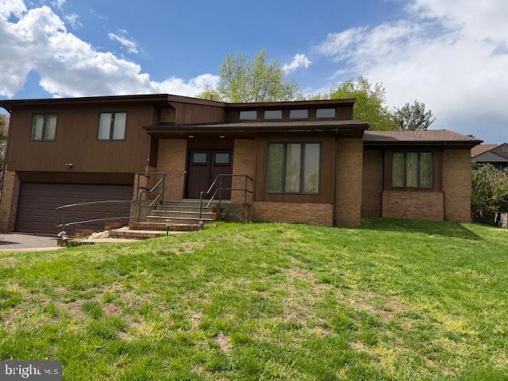 Photo of 14 S Kings Oak Lane, PHILADELPHIA, PA 19115 (MLS # PAPH2609988)