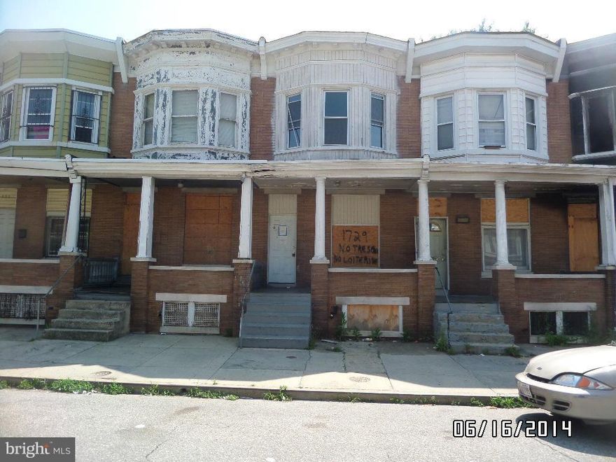 Take this opportunity to own a solid row home.  Features built-in shelves and is centrally located near major roads and shopping.  Minutes to downtown and Inner Harbor.