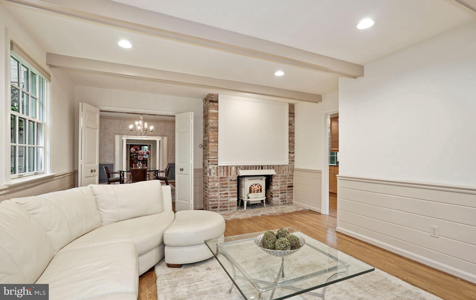 RIVER OAKS - Residential