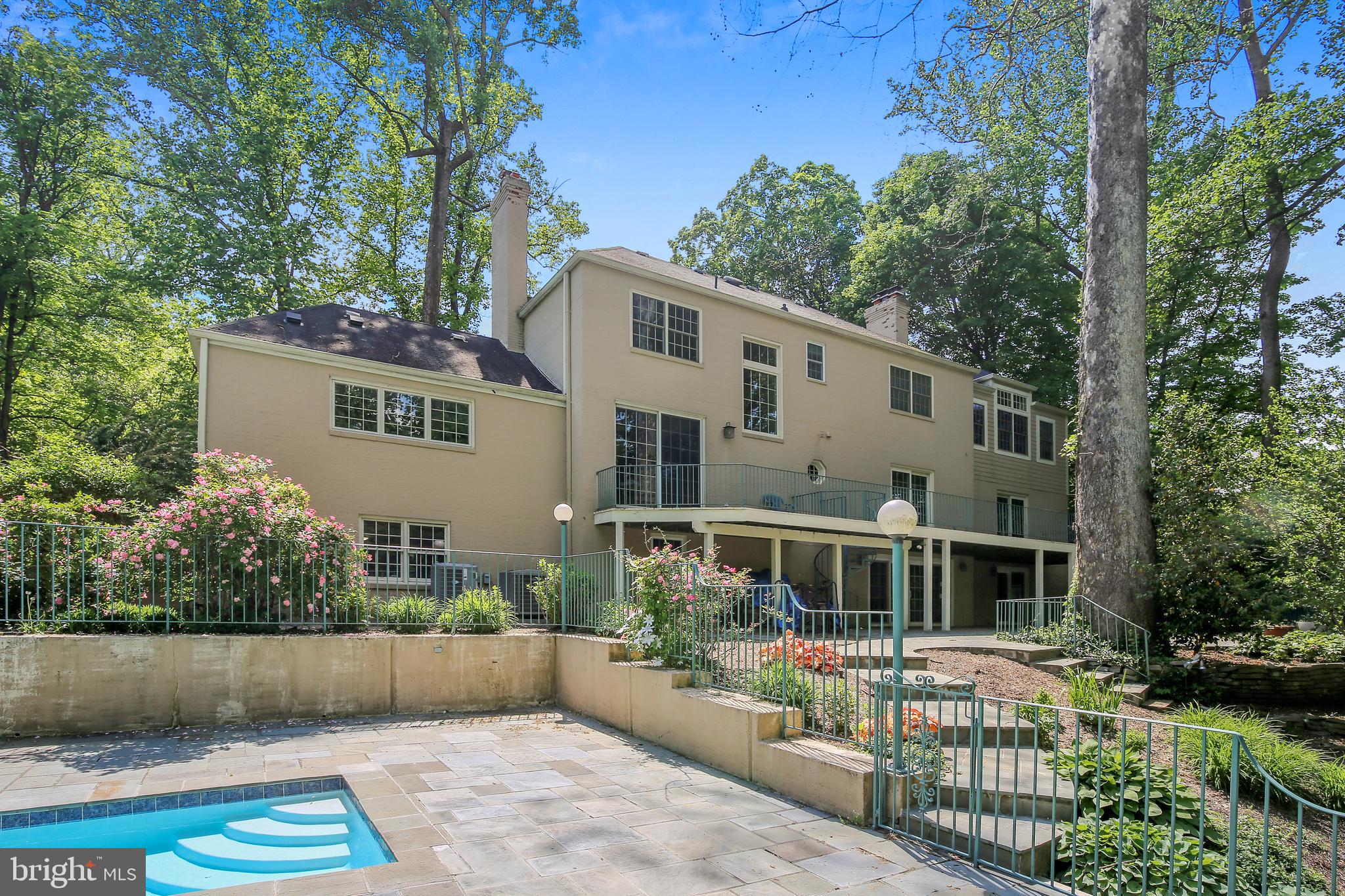 RIVER OAKS - Residential