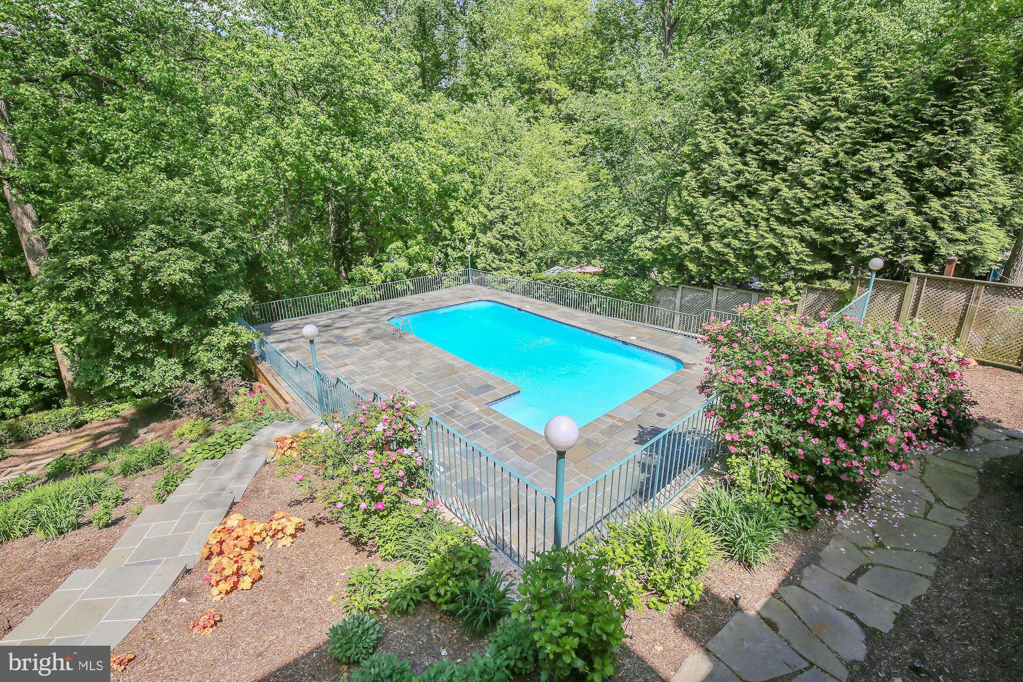 RIVER OAKS - Residential