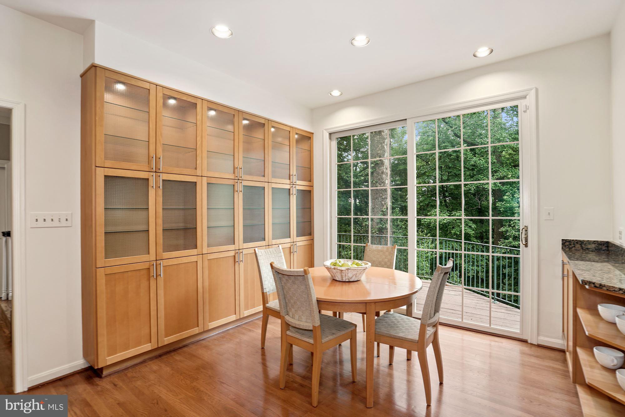 RIVER OAKS - Residential