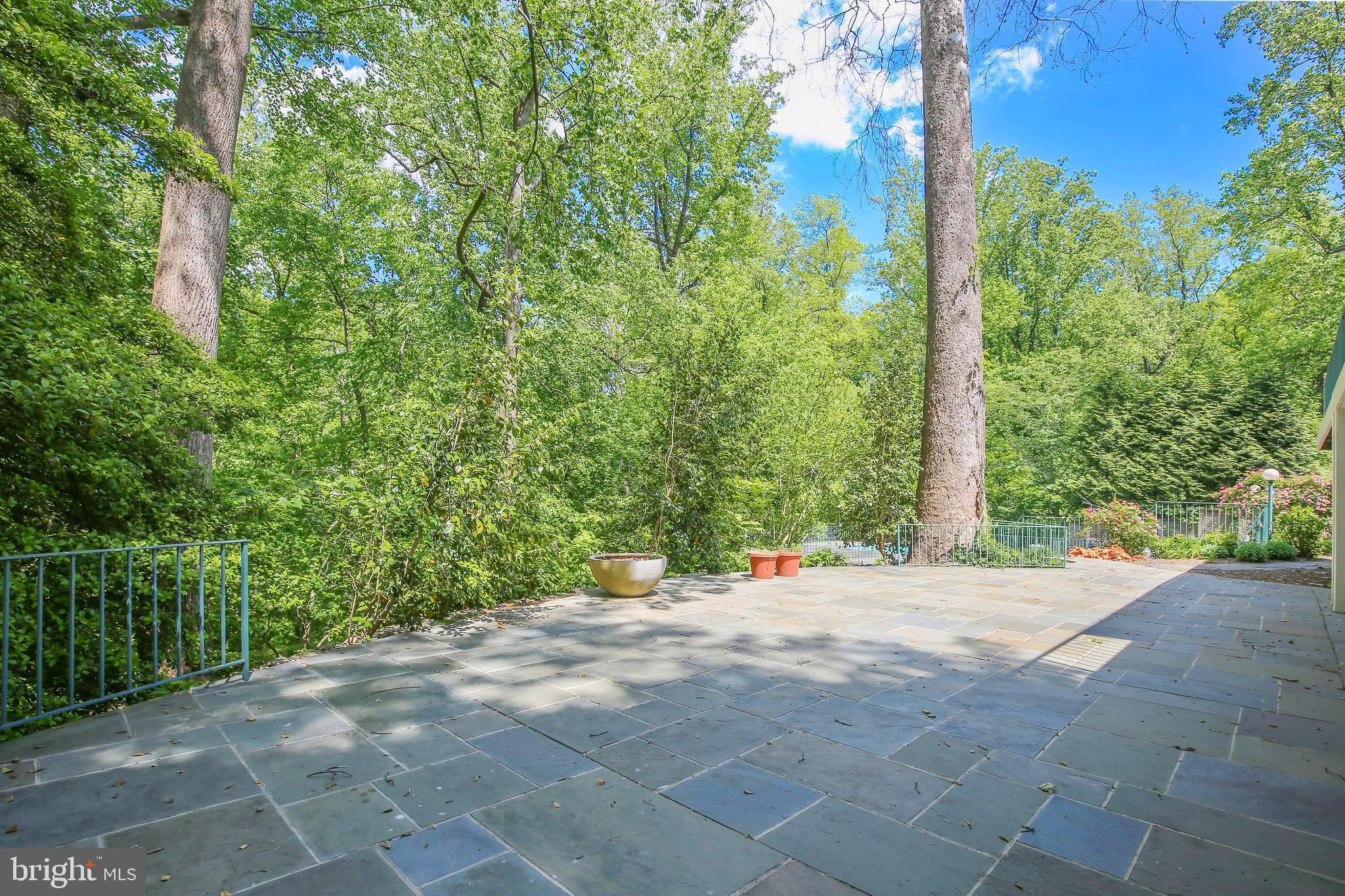 RIVER OAKS - Residential