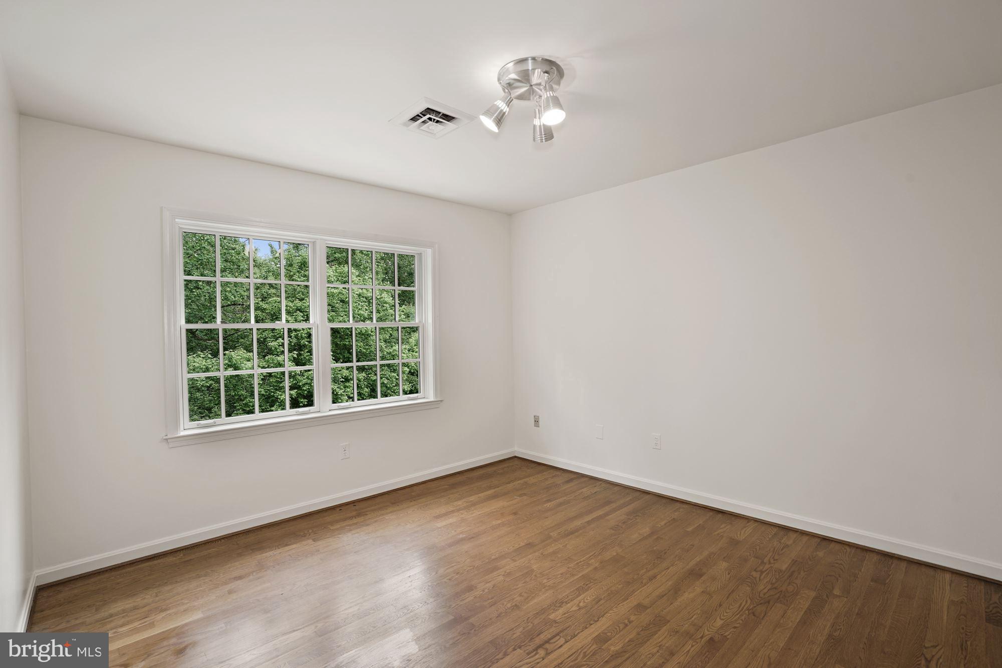 RIVER OAKS - Residential