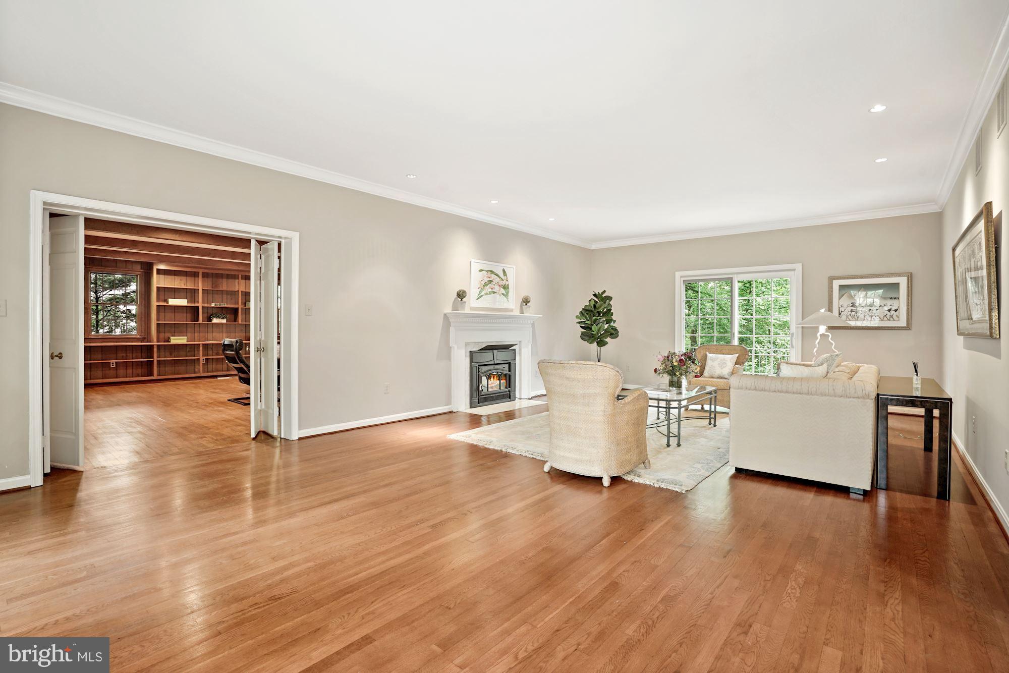 RIVER OAKS - Residential