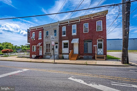 Townhouse For Sale - 2002 Hollins Ferry Rd<br/> Baltimore City County, BALTIMORE, MD 21230