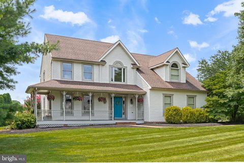 Photo of 101 MEADOW CREEK DR, LANDISVILLE, PA 17538 (MLS # PALA2037640)