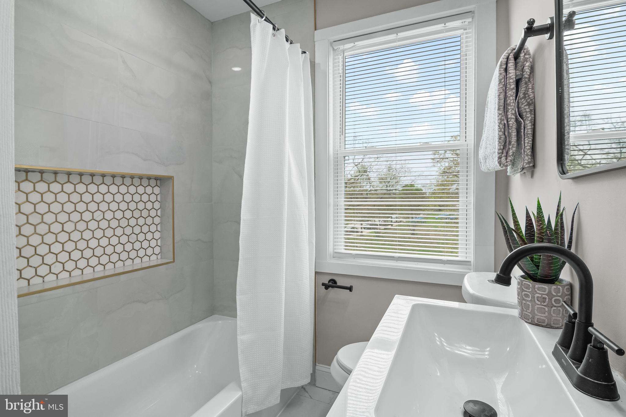 RAMBLEWOOD - Residential