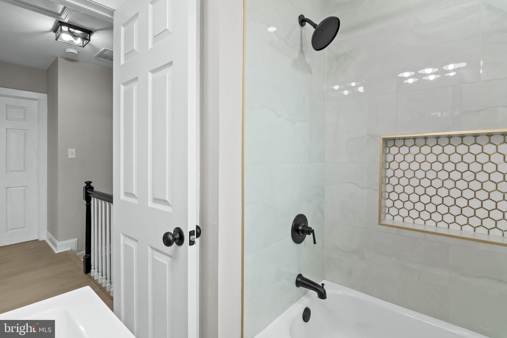 RAMBLEWOOD - Residential