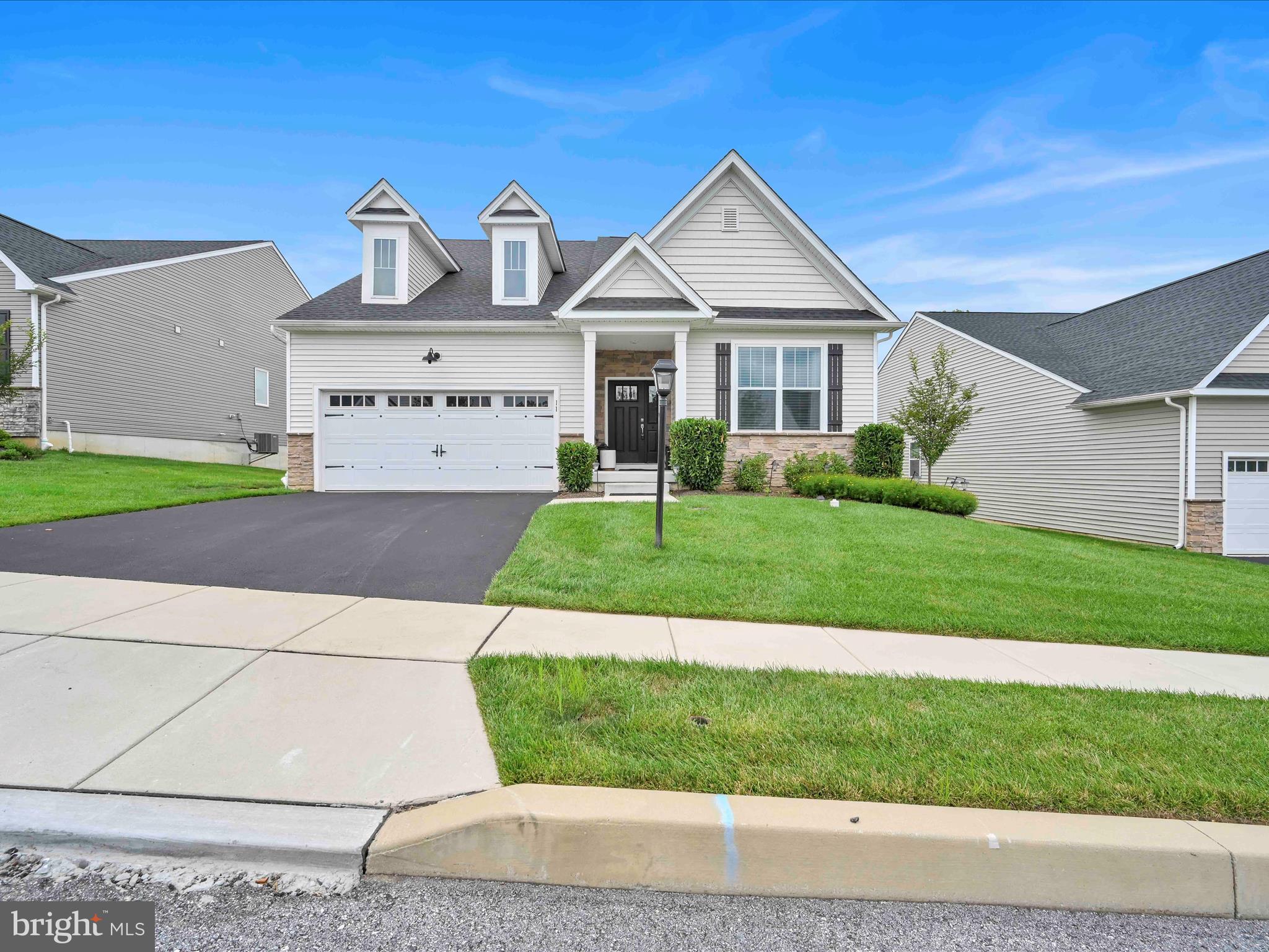 11 HERON LANE