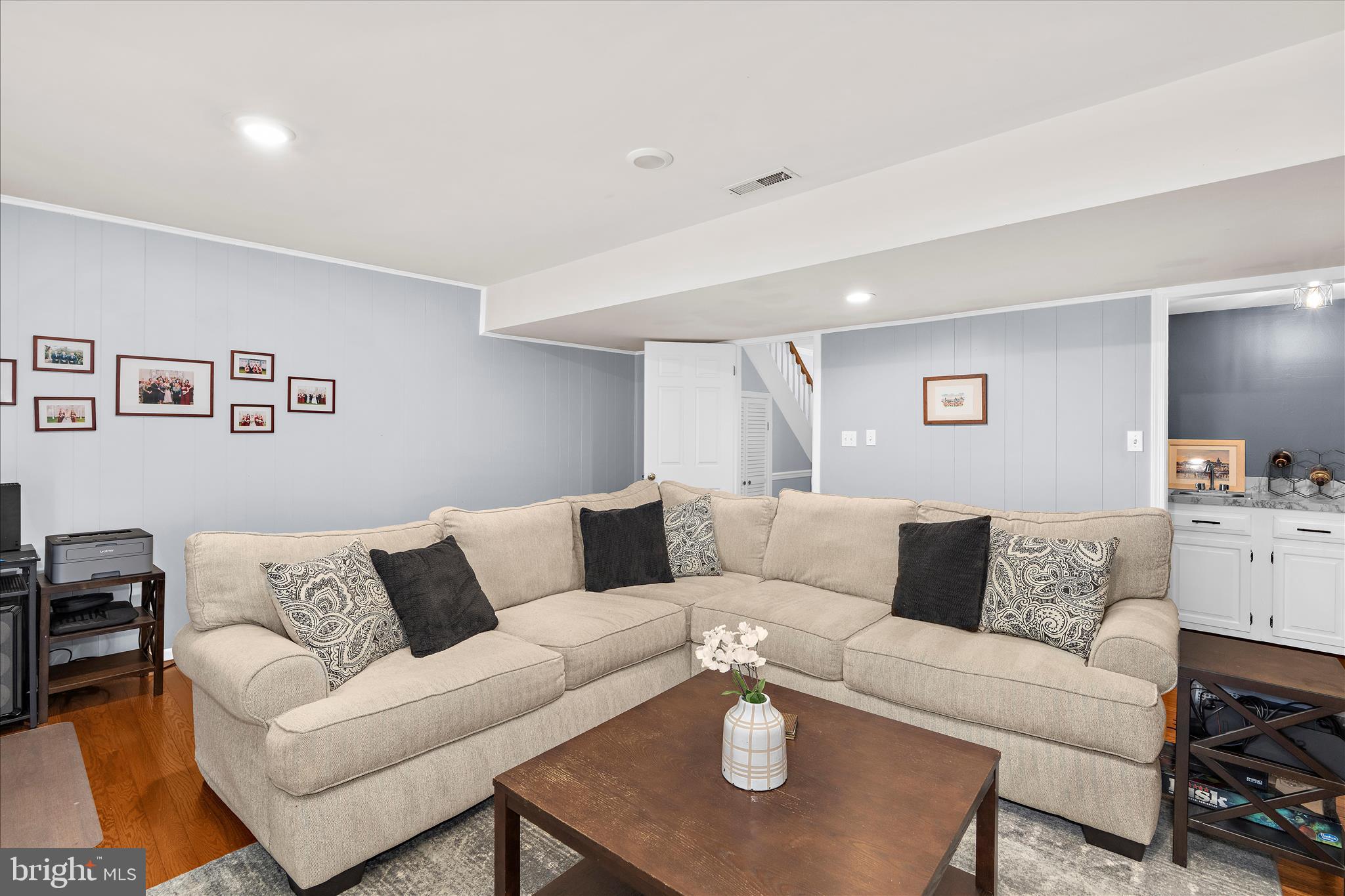 BAY HILLS - Residential