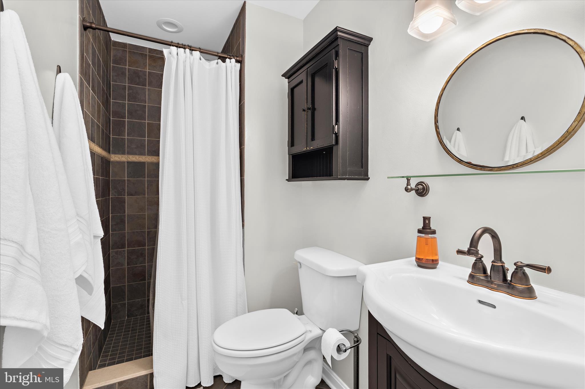 BAY HILLS - Residential