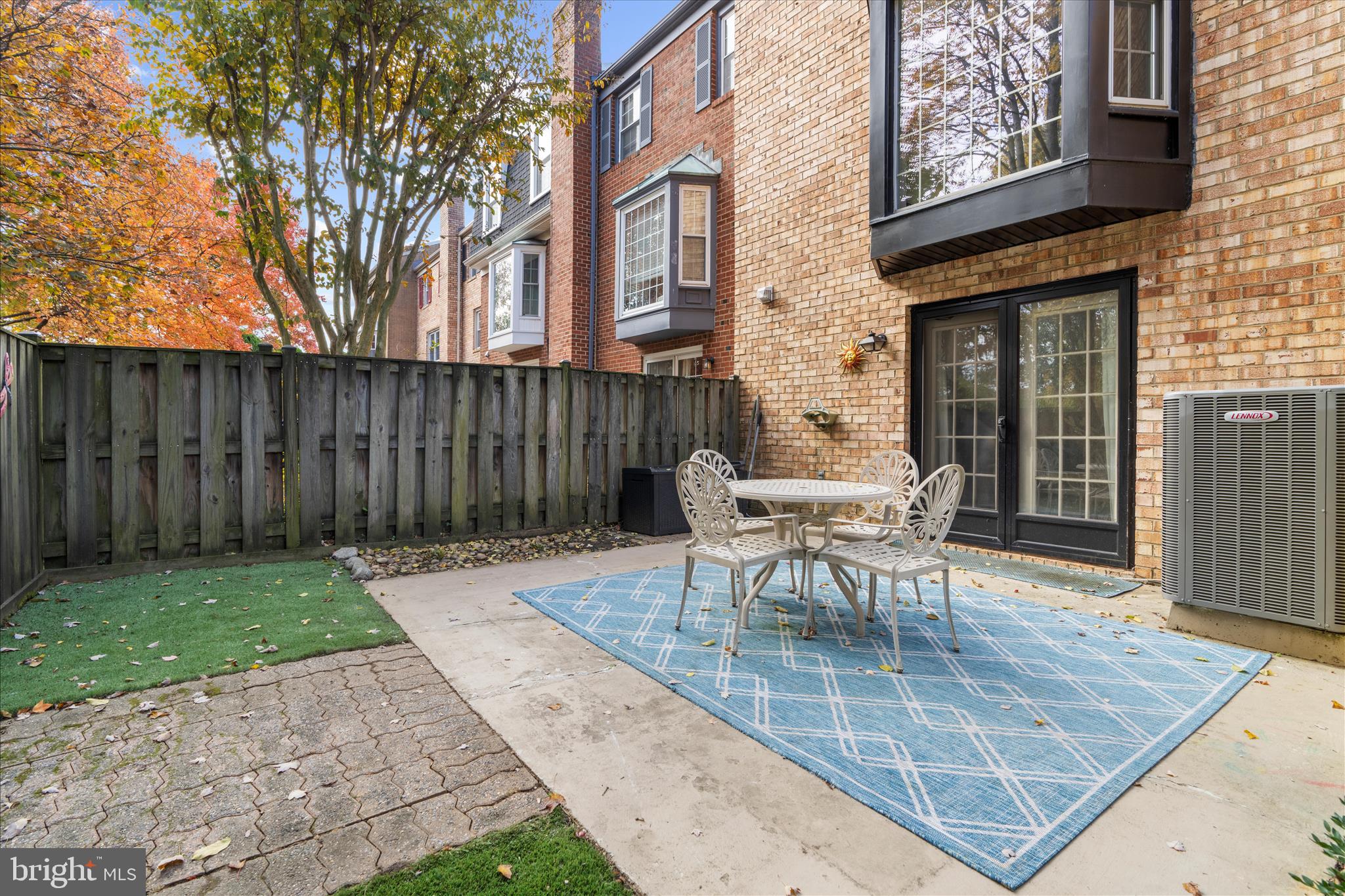 BAY HILLS - Residential