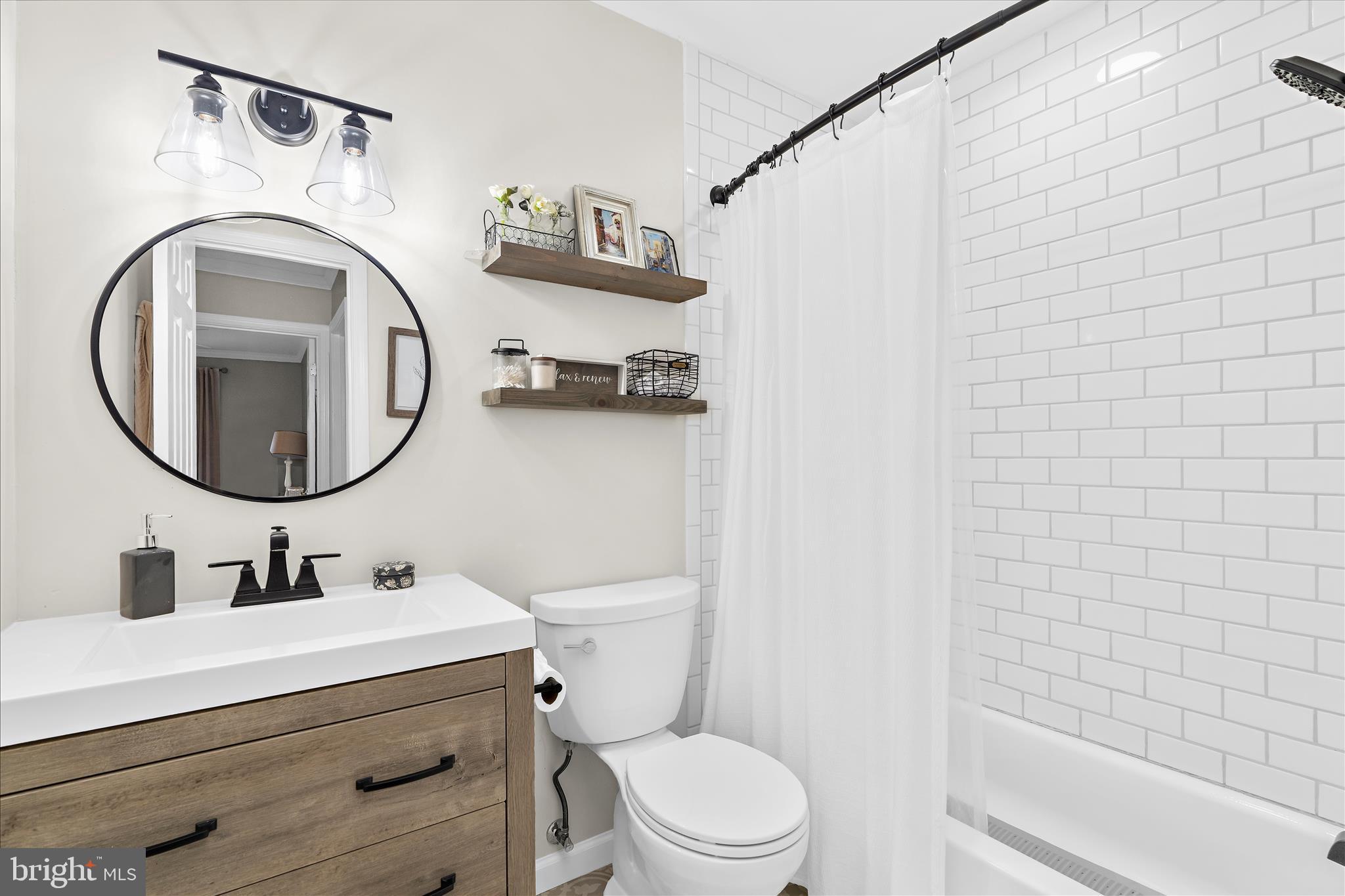 BAY HILLS - Residential