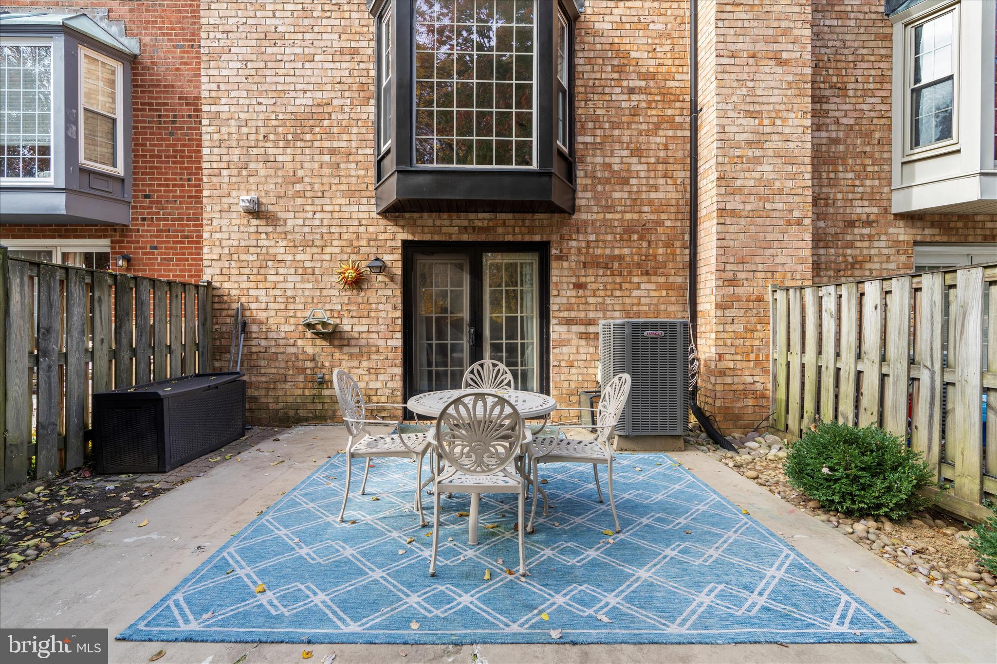 BAY HILLS - Residential