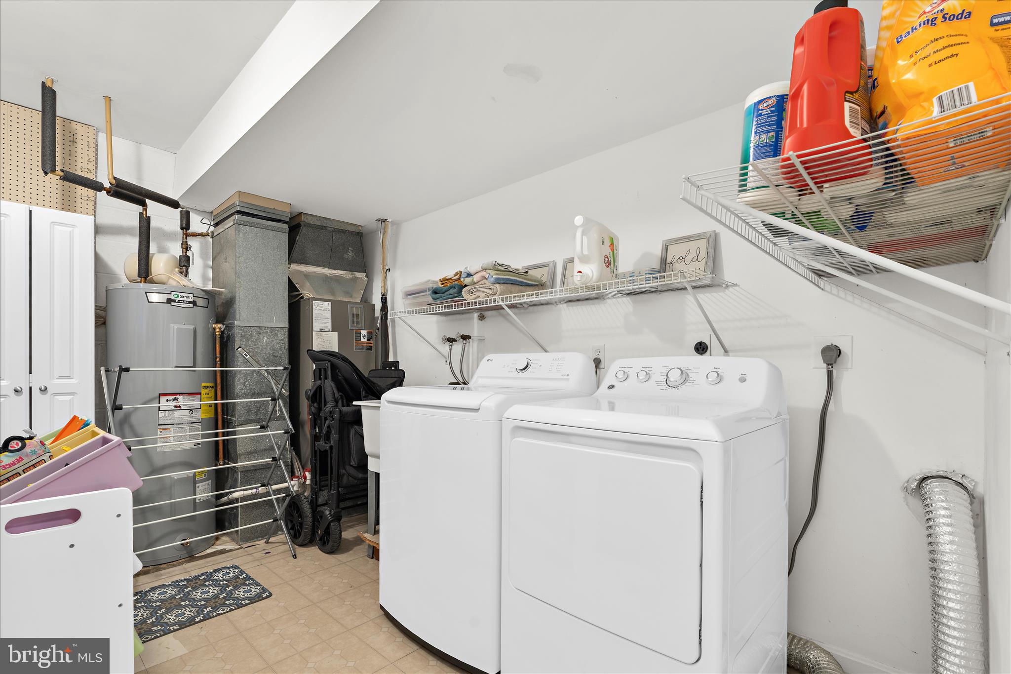 BAY HILLS - Residential