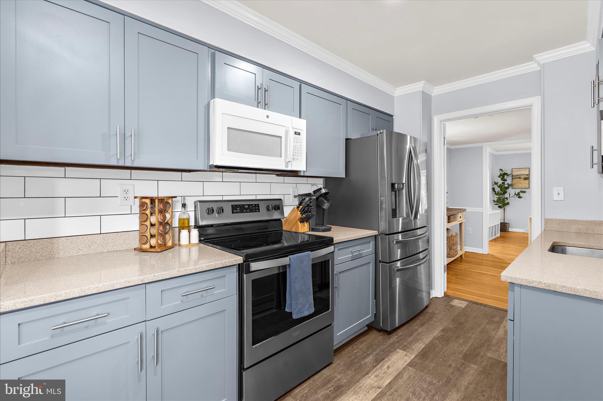 BAY HILLS - Residential