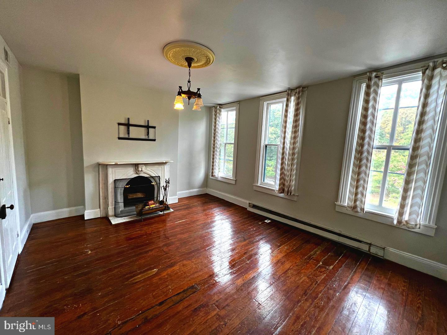 UNION SQUARE - Residential Lease