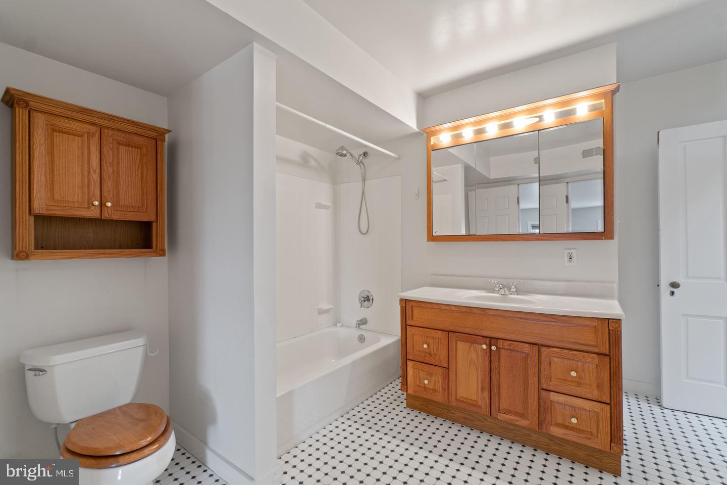 UNION SQUARE - Residential Lease