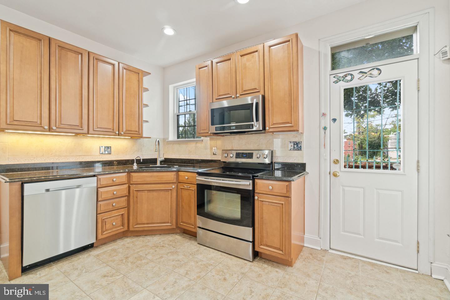 UNION SQUARE - Residential Lease