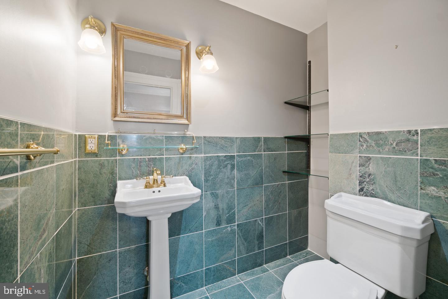 UNION SQUARE - Residential Lease