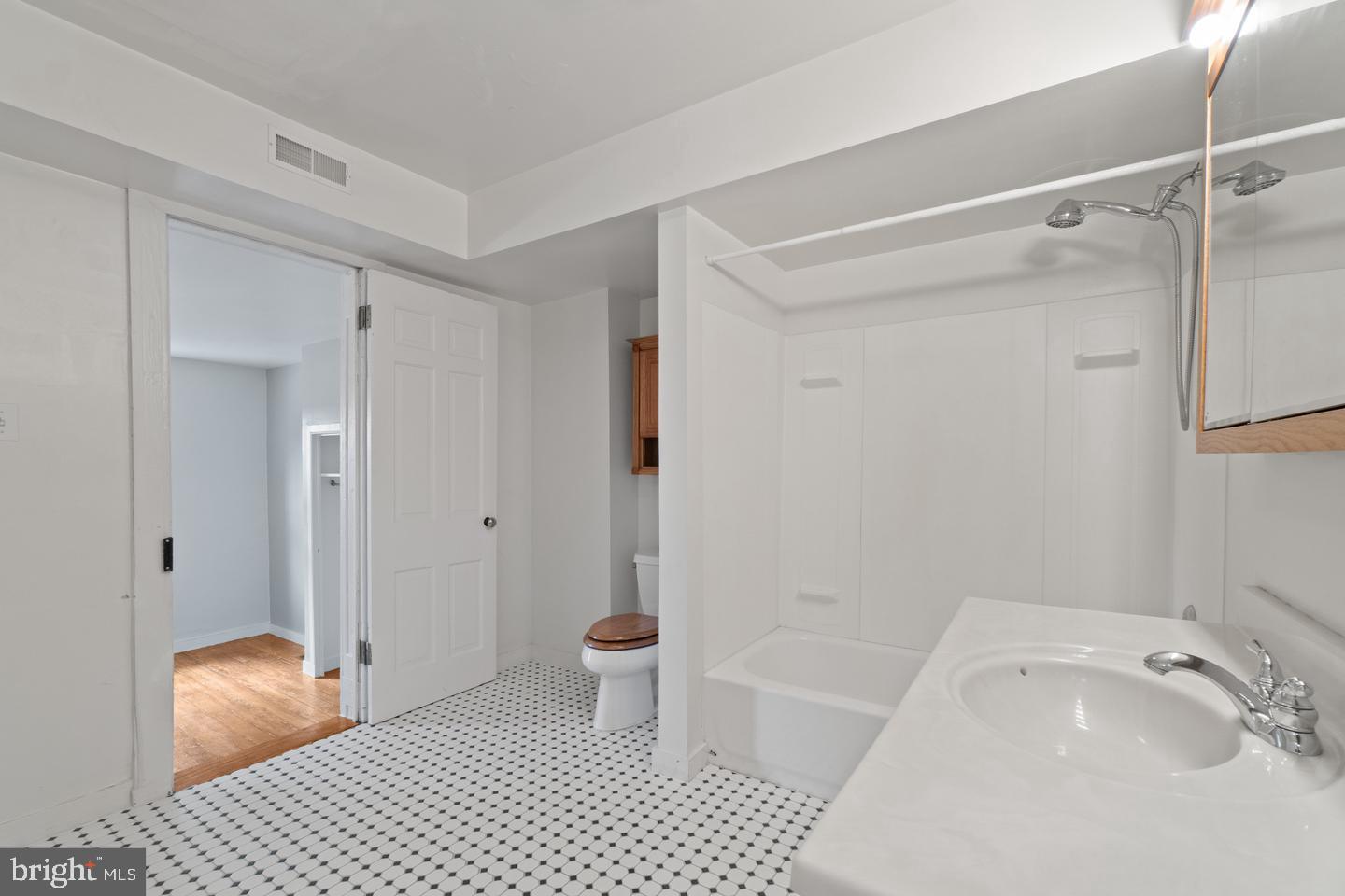 UNION SQUARE - Residential Lease