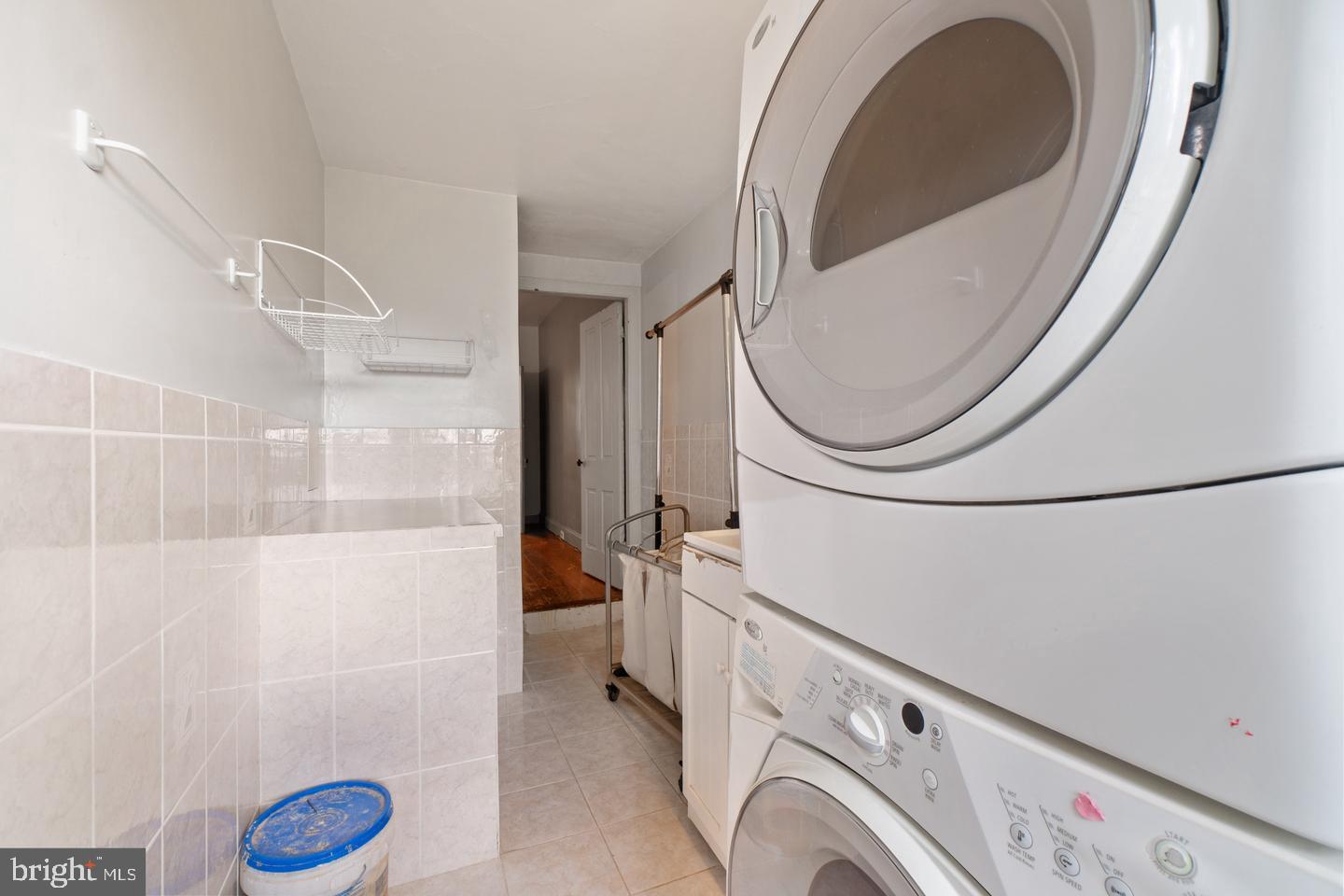 UNION SQUARE - Residential Lease