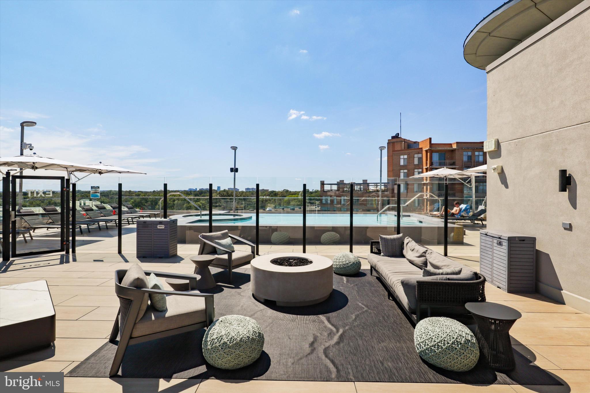 CLARENDON 1021 - Residential