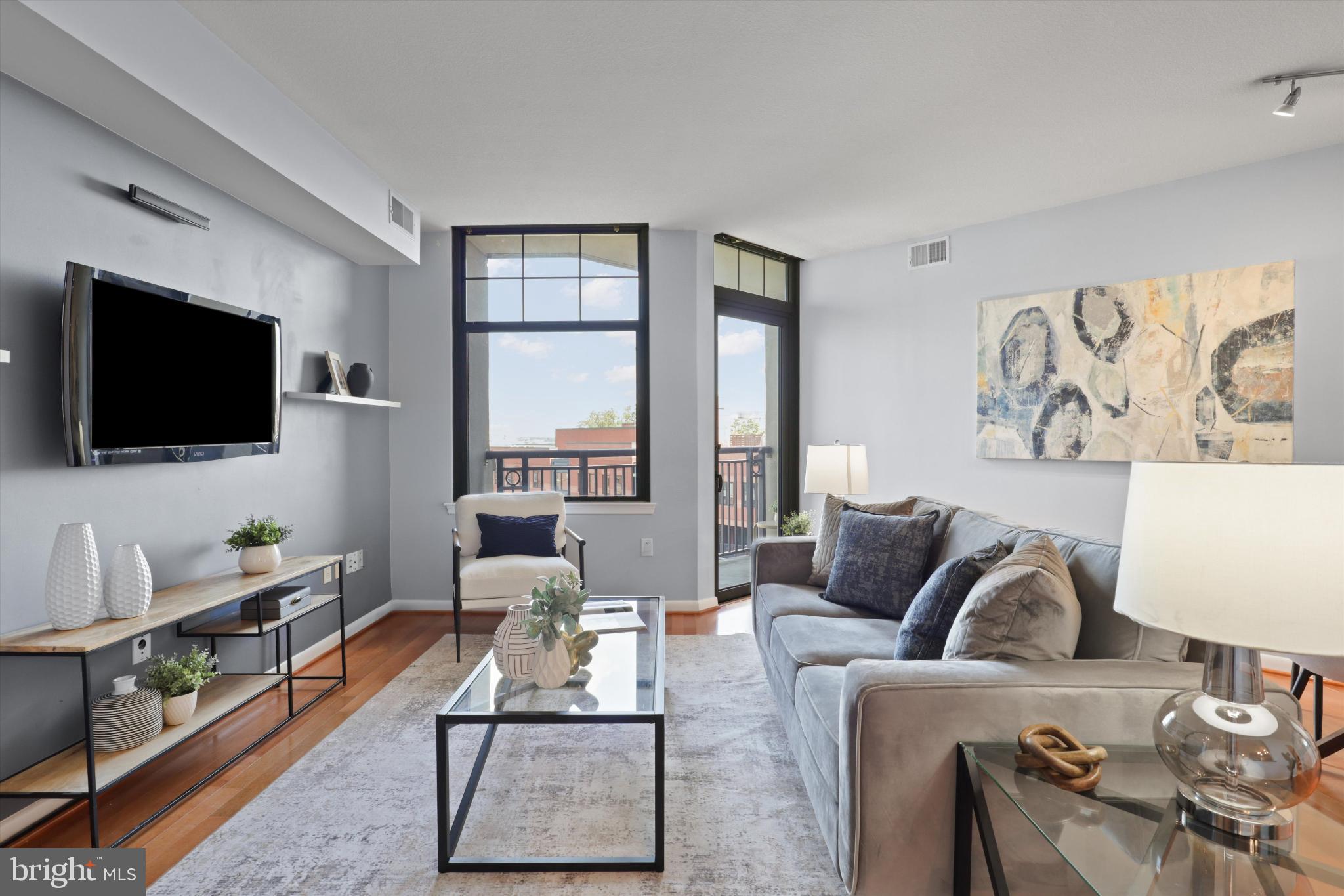 CLARENDON 1021 - Residential