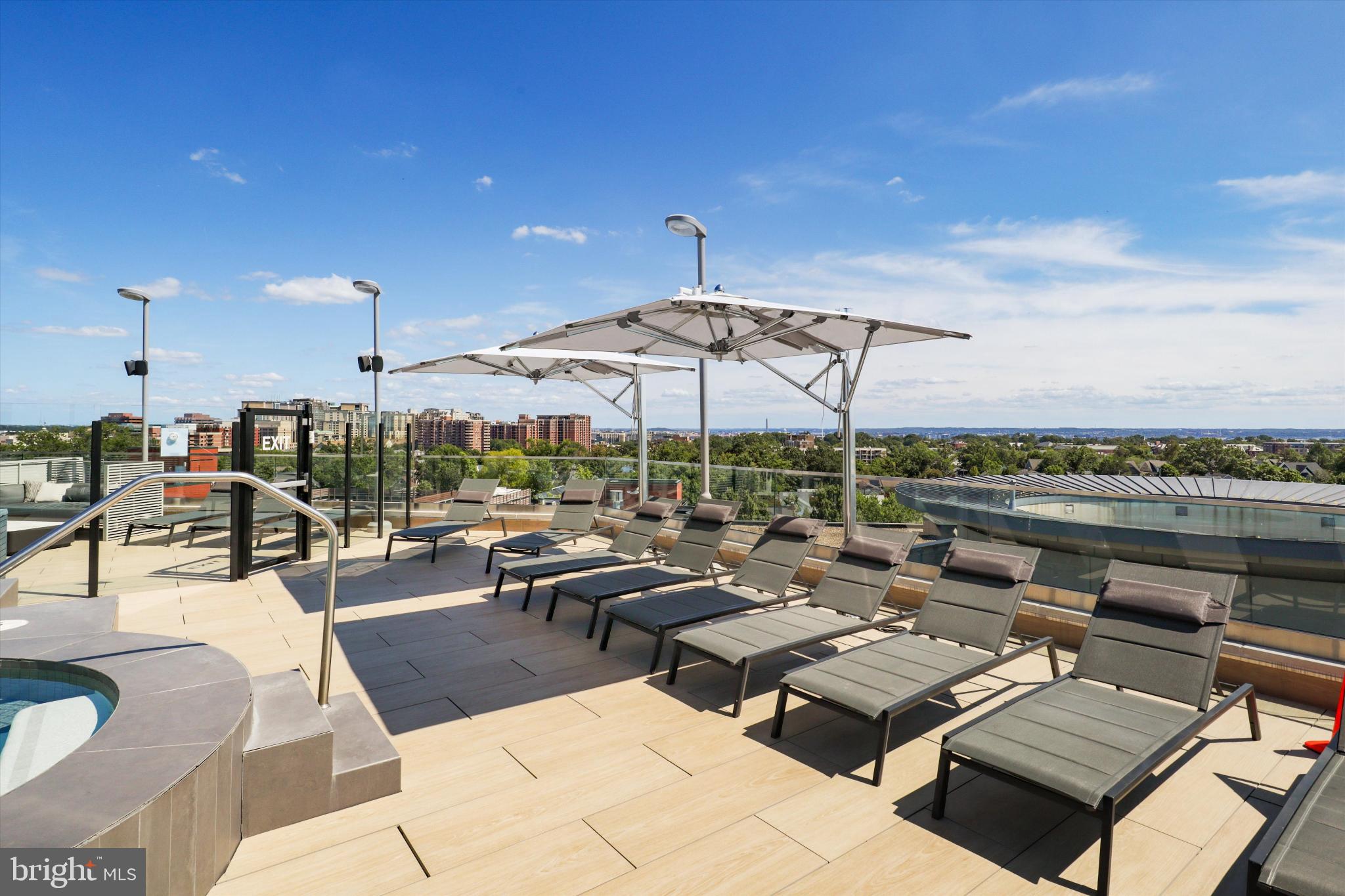 CLARENDON 1021 - Residential