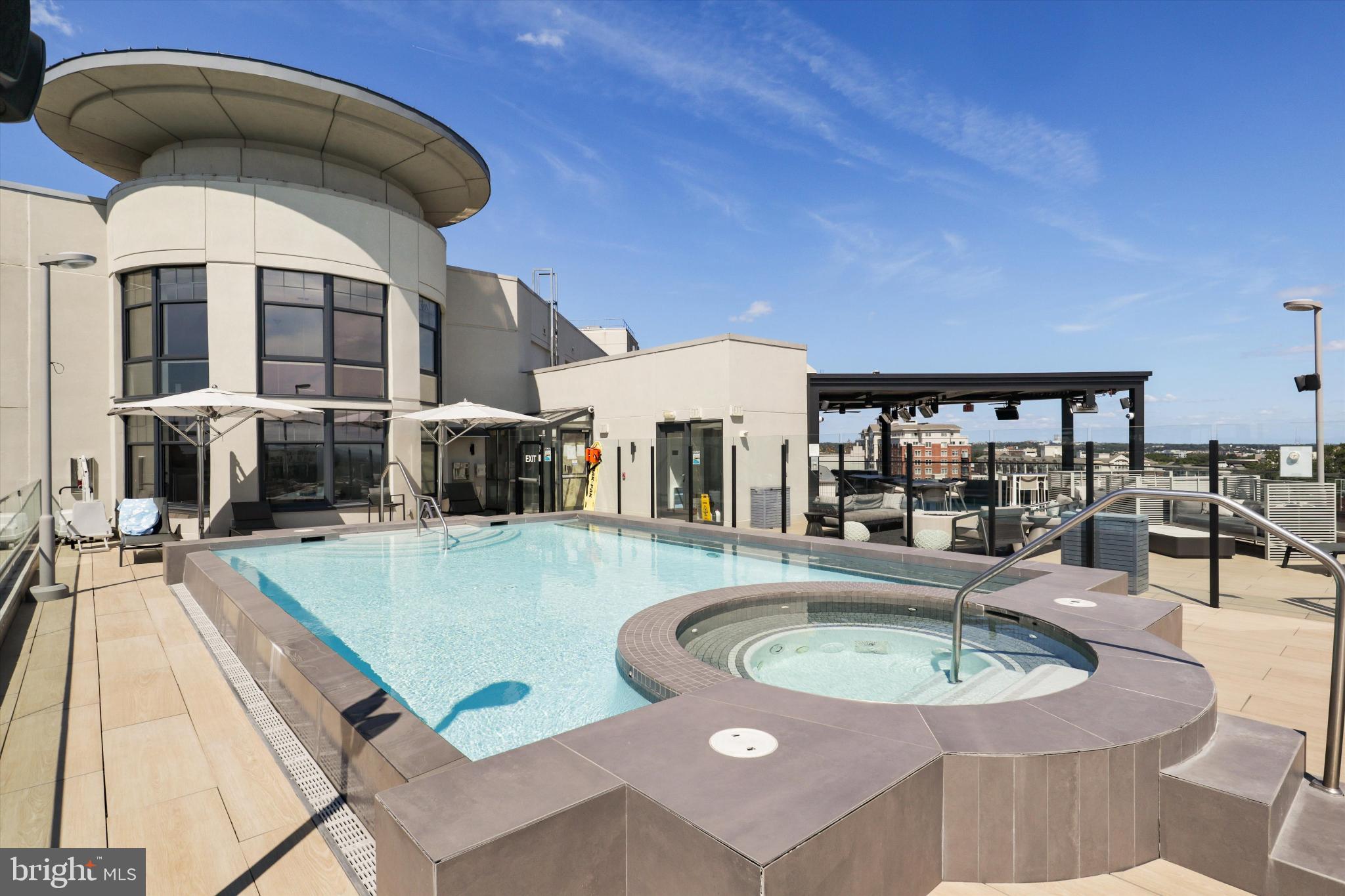 CLARENDON 1021 - Residential