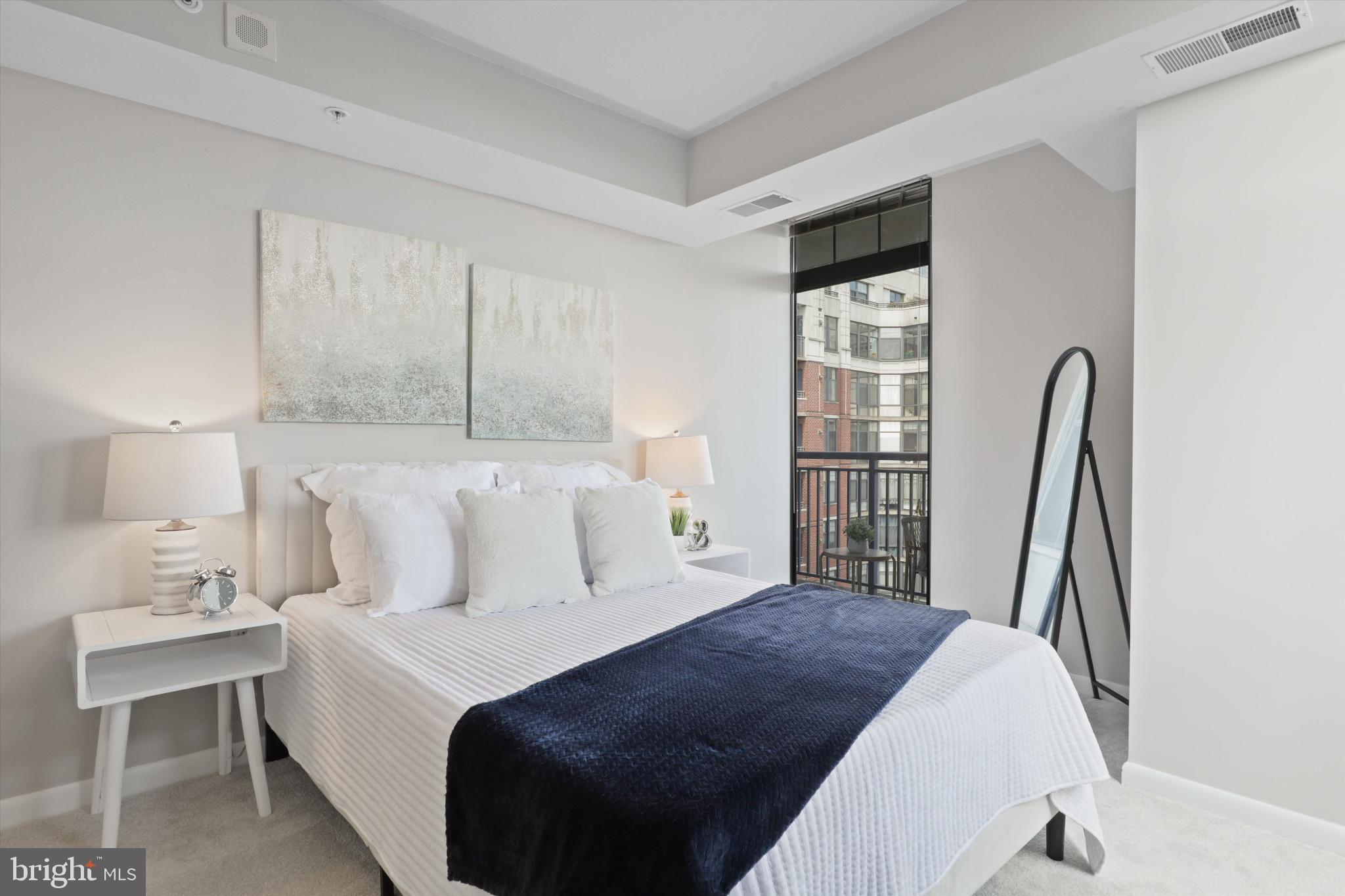 CLARENDON 1021 - Residential