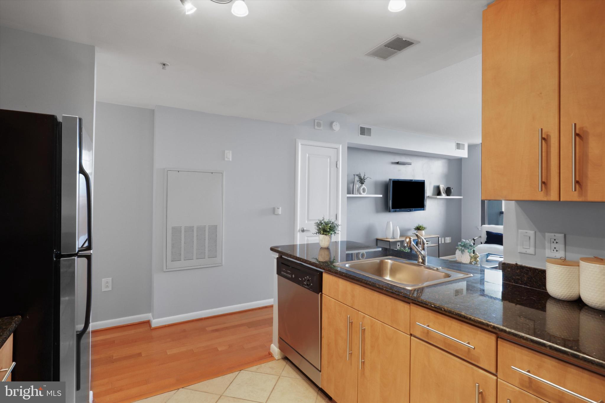 CLARENDON 1021 - Residential