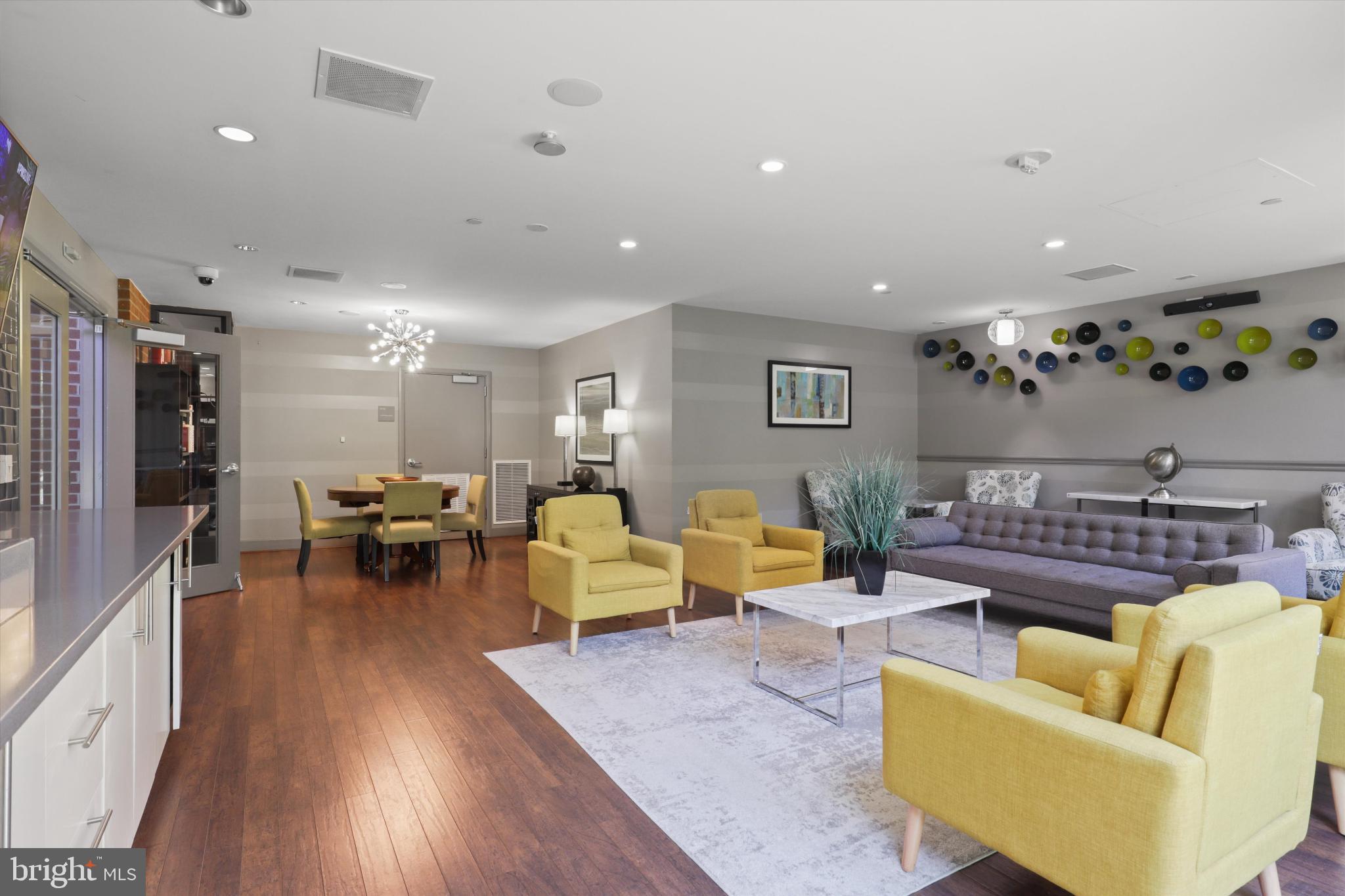 CLARENDON 1021 - Residential