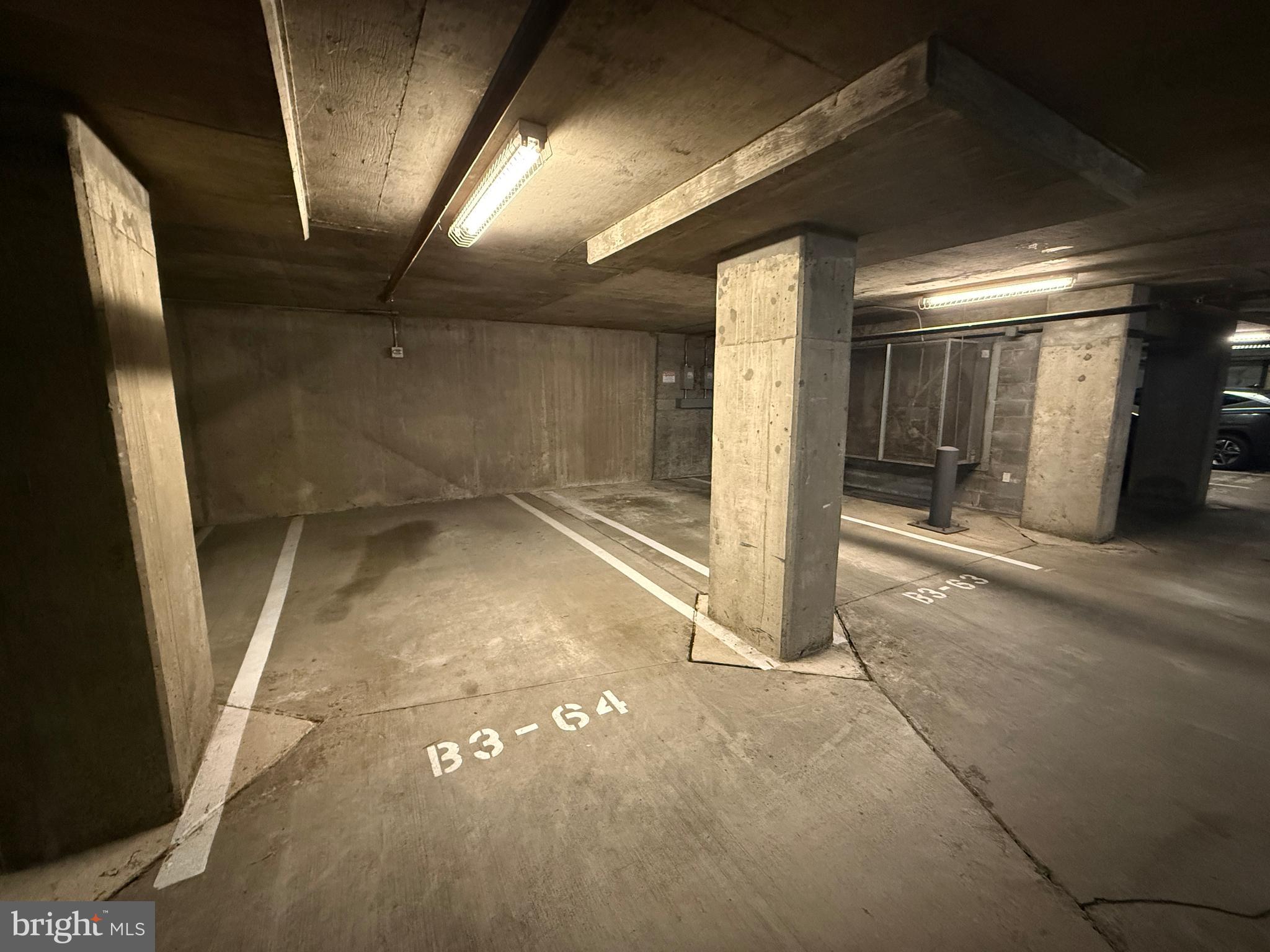 CLARENDON 1021 - Residential