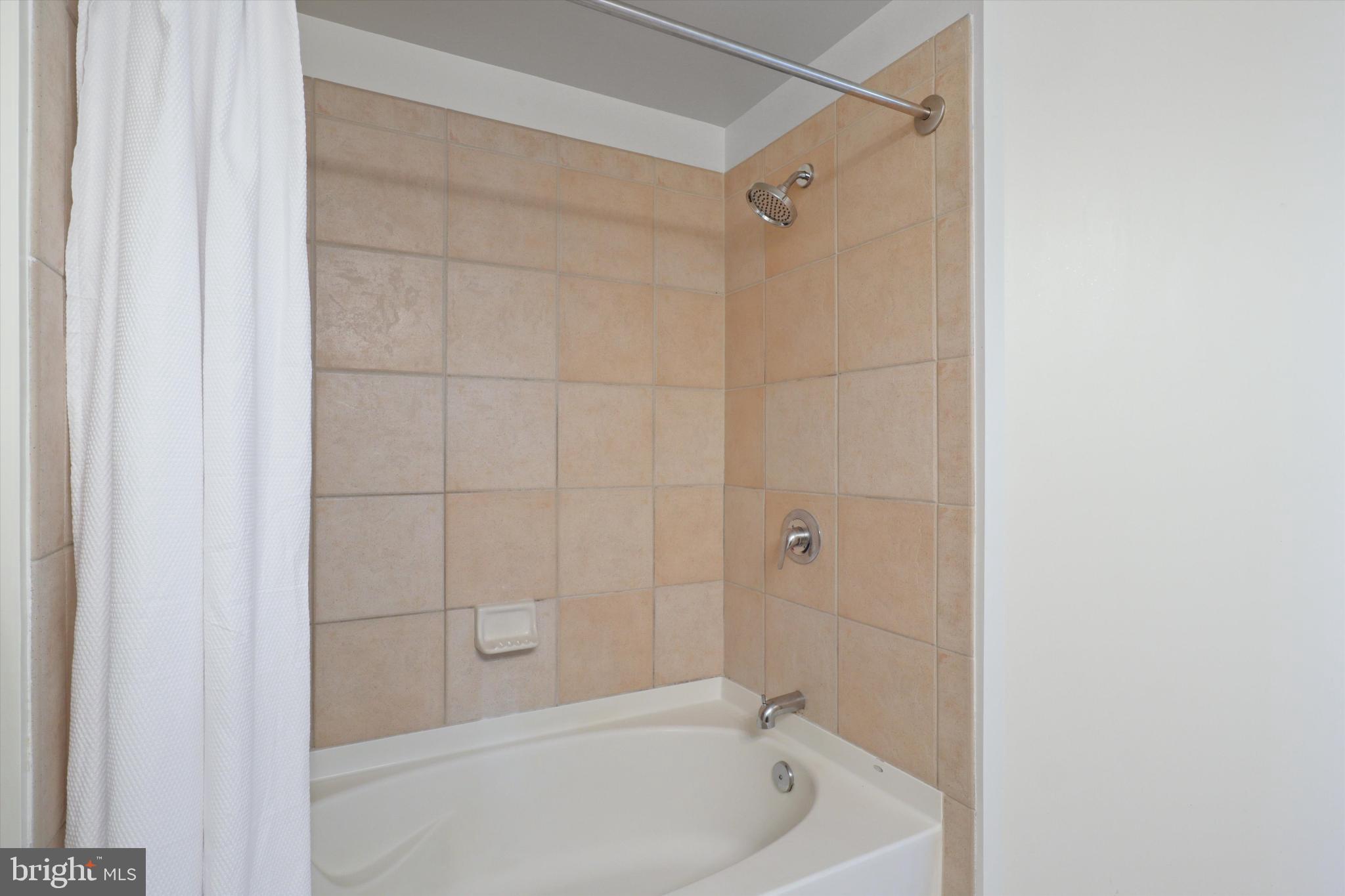 CLARENDON 1021 - Residential