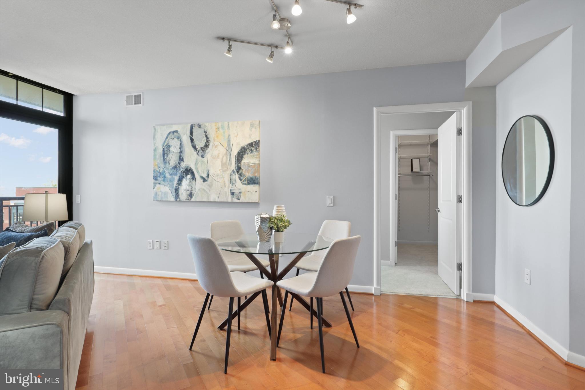 CLARENDON 1021 - Residential