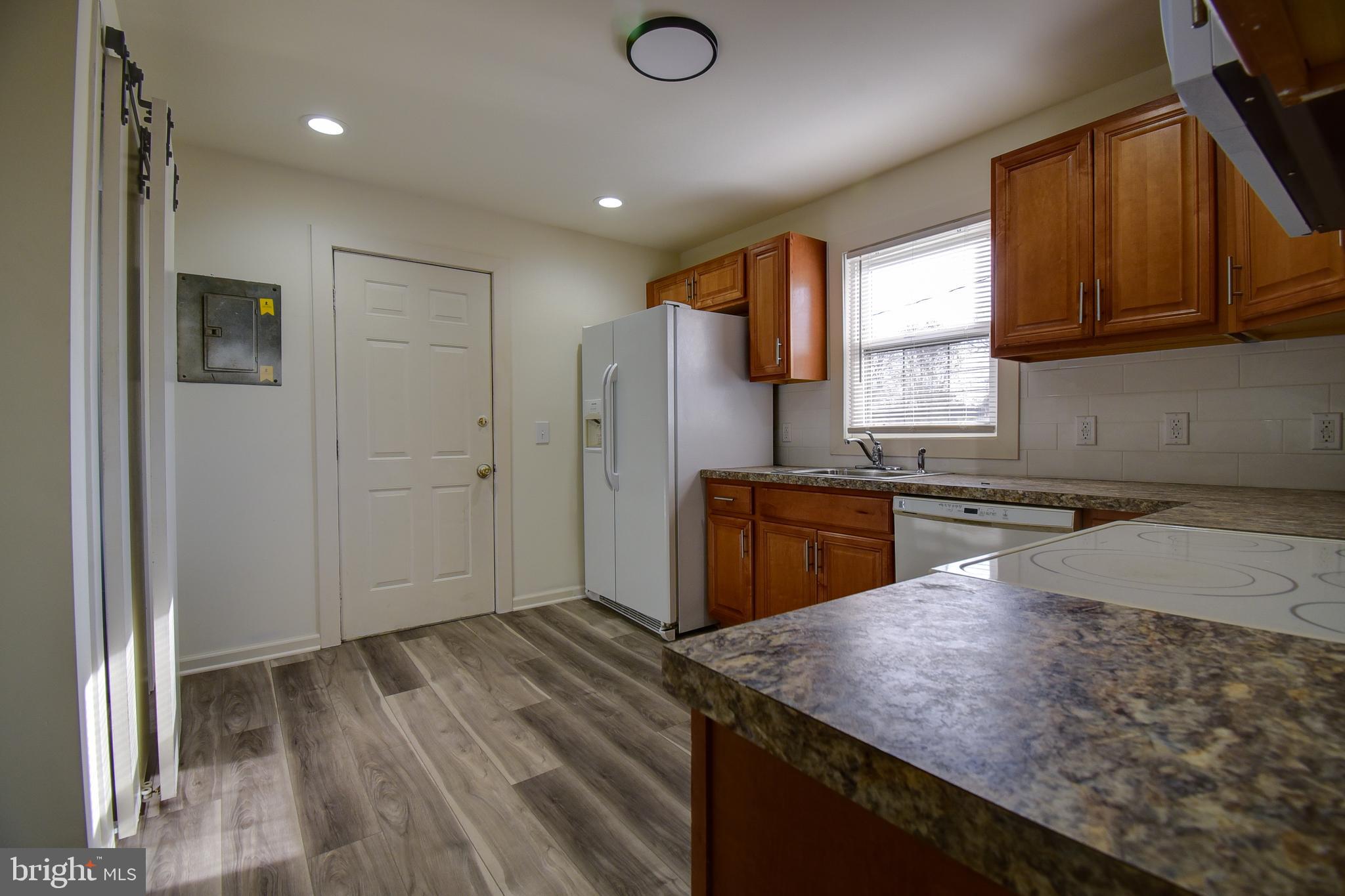 EDGEWATER - Residential Lease