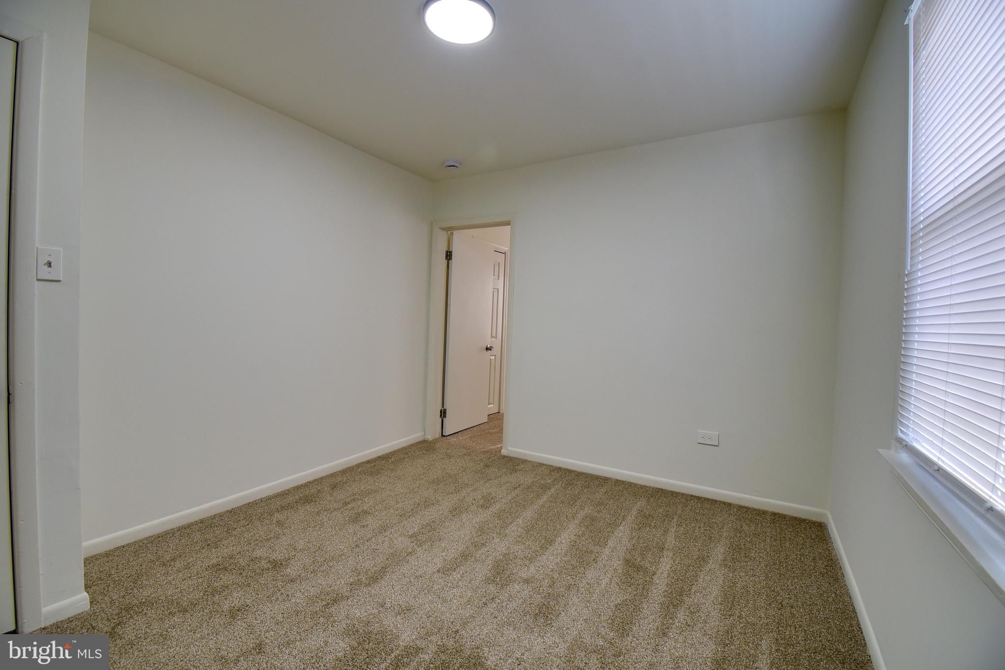 EDGEWATER - Residential Lease