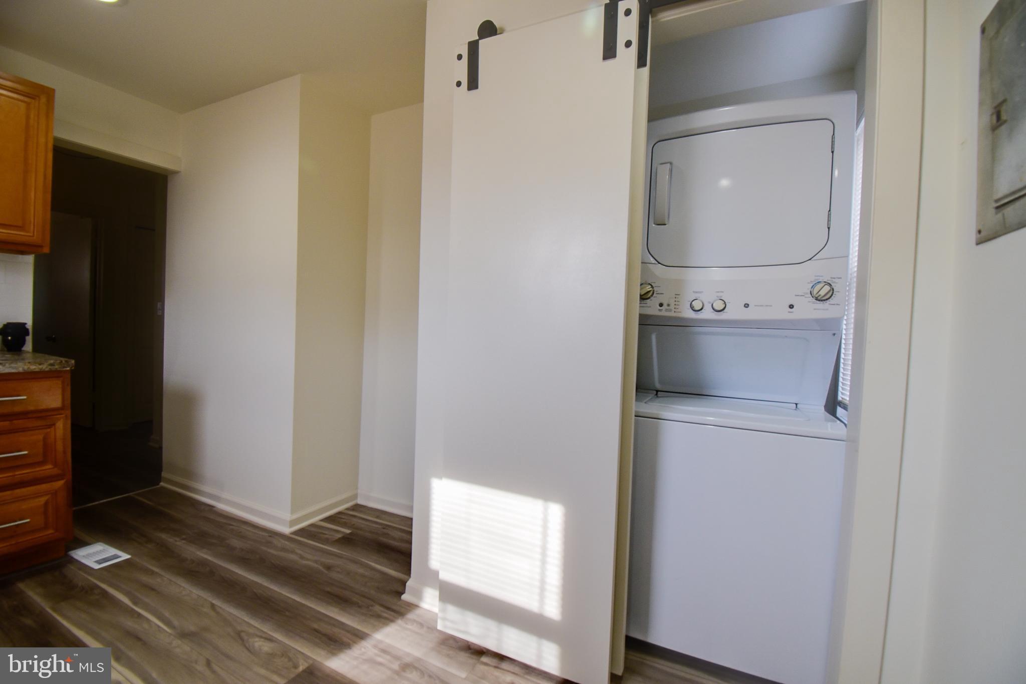 EDGEWATER - Residential Lease