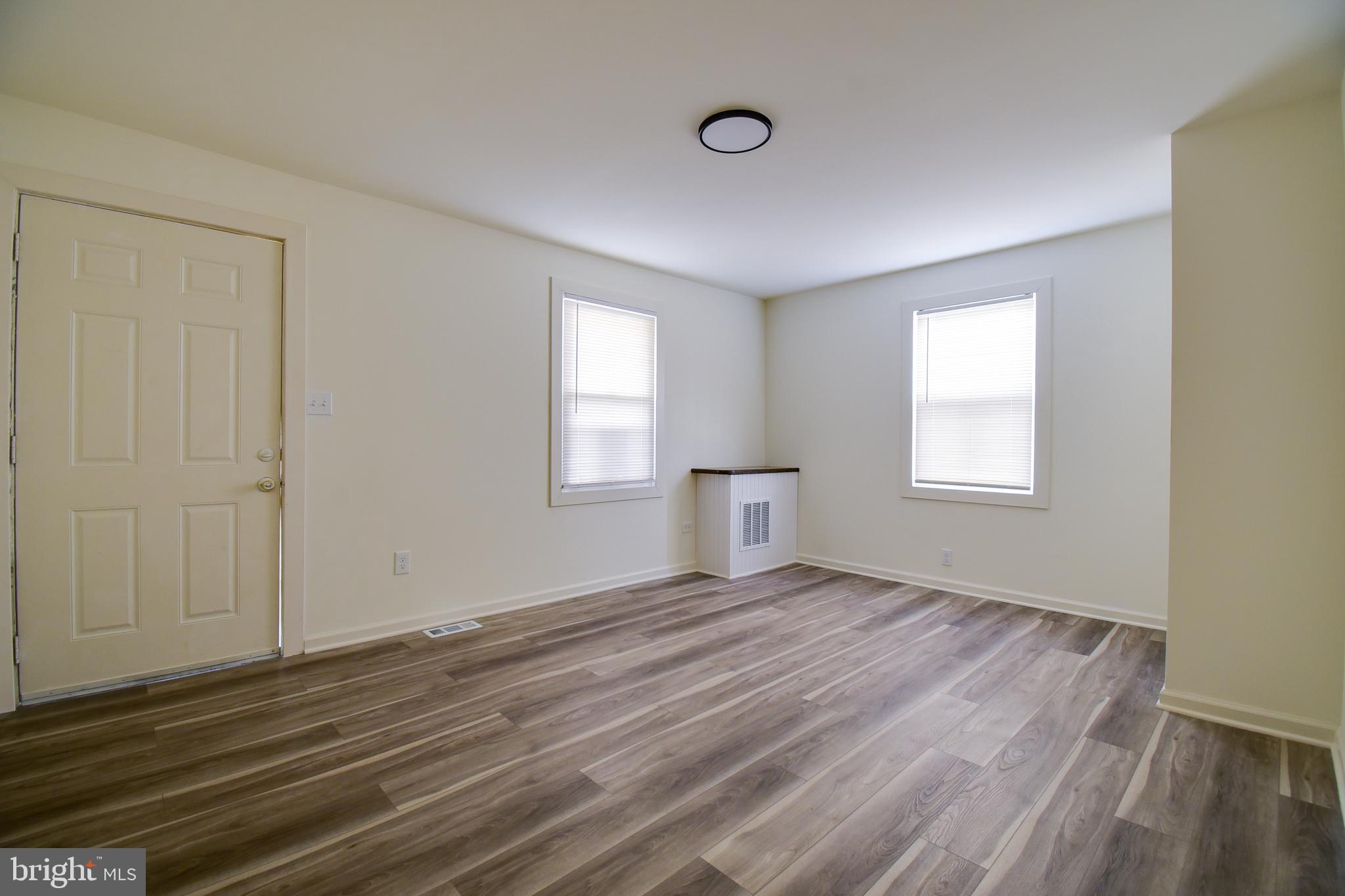 EDGEWATER - Residential Lease