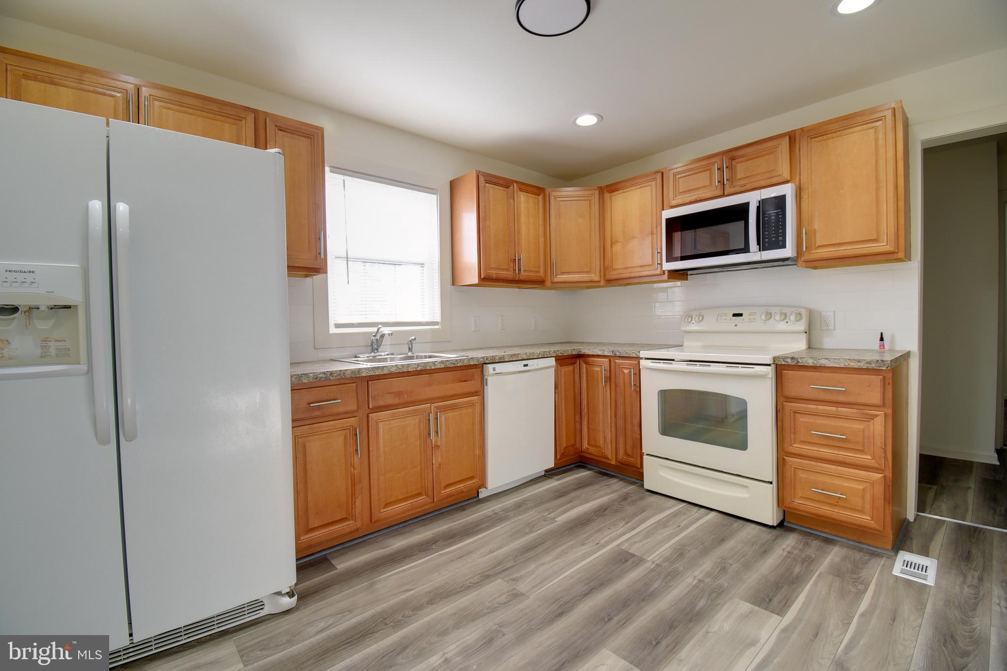 EDGEWATER - Residential Lease