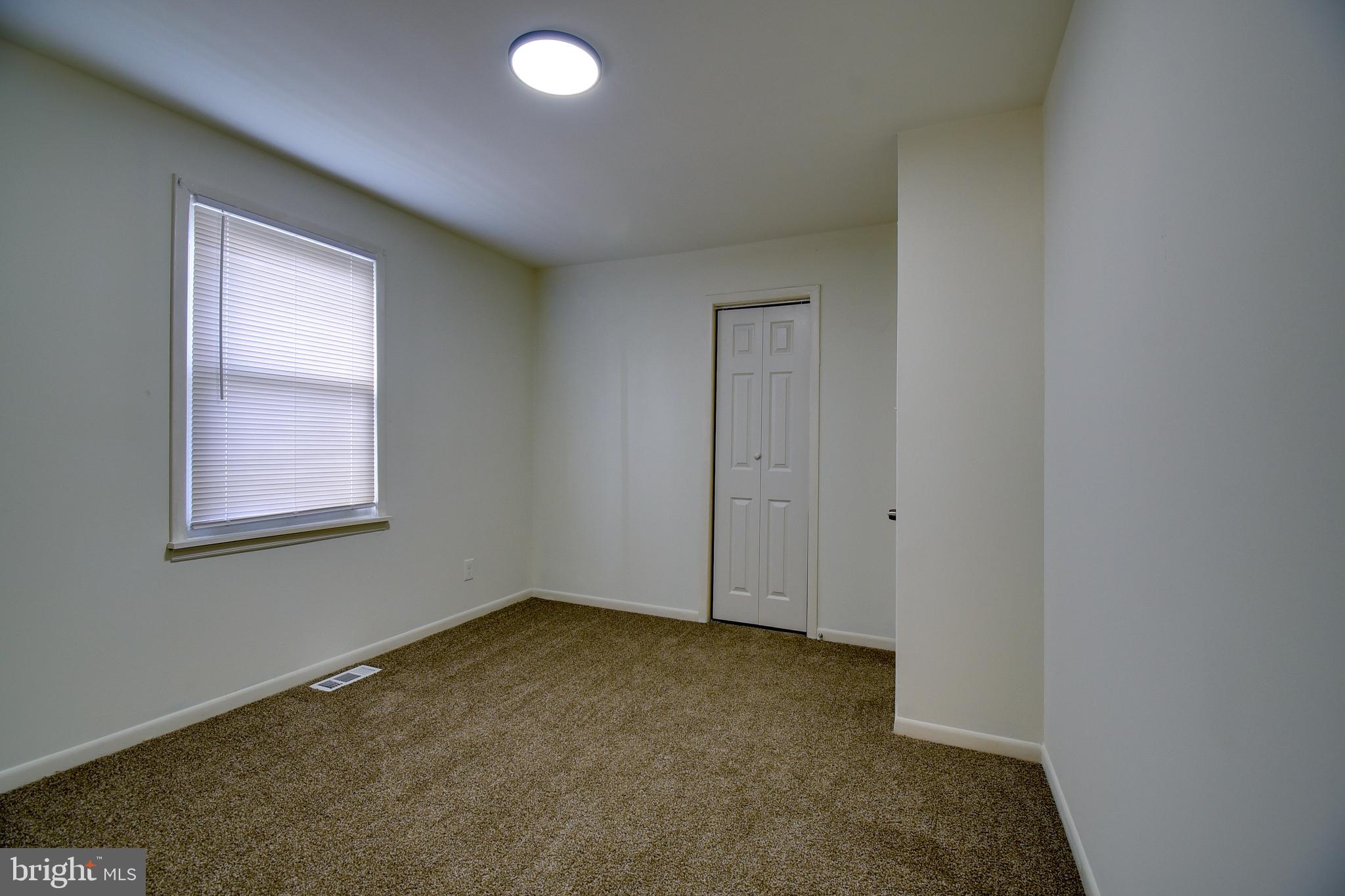 EDGEWATER - Residential Lease