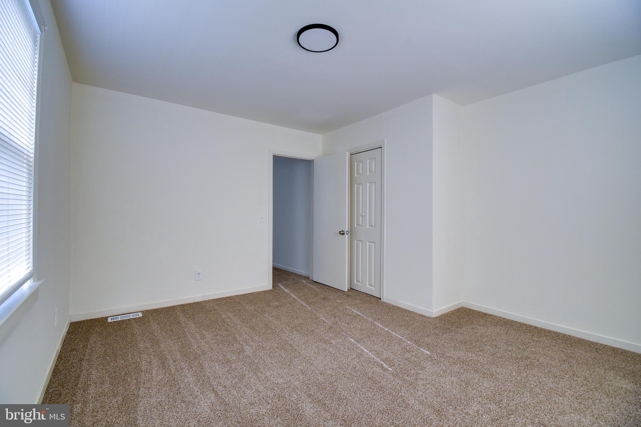 EDGEWATER - Residential Lease
